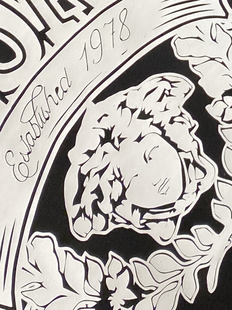 范思哲、2025最新款短袖T恤，帅气时尚，胸前顶级印花图案字母logo，简约百搭款。面料棉 不仅挺括，保