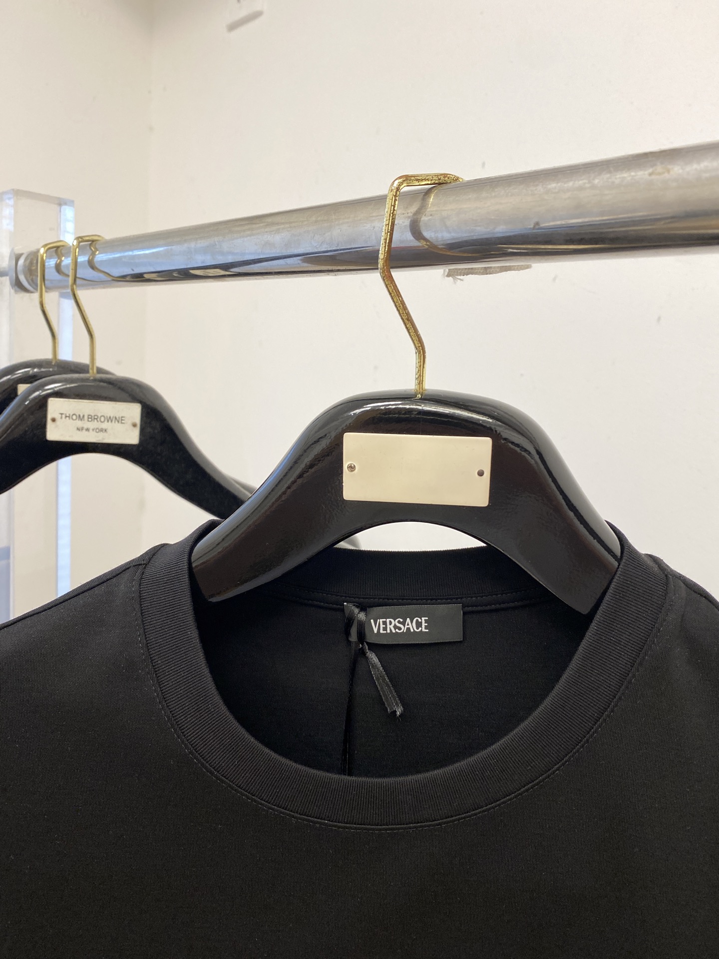 范思哲、2025最新款短袖T恤，帅气时尚，胸前顶级印花图案字母logo，简约百搭款。面料棉 不仅挺括，保