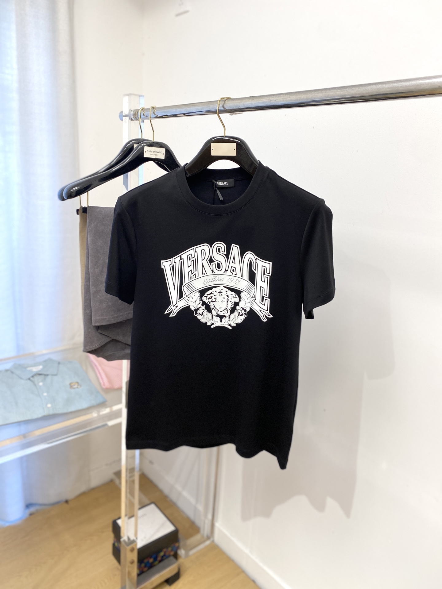 范思哲、2025最新款短袖T恤，帅气时尚，胸前顶级印花图案字母logo，简约百搭款。面料棉 不仅挺括，保