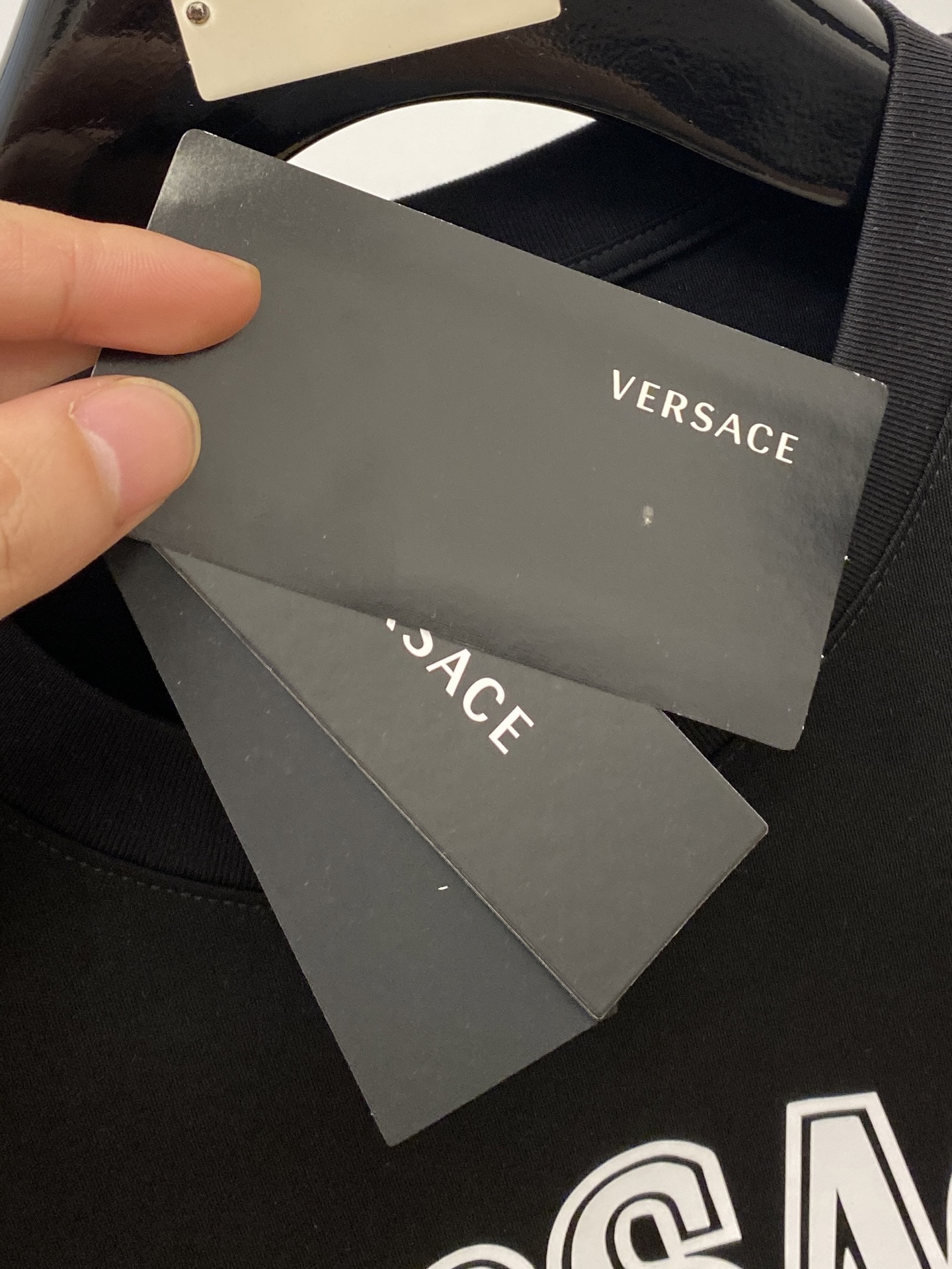 范思哲、2025最新款短袖T恤，帅气时尚，胸前顶级印花图案字母logo，简约百搭款。面料棉 不仅挺括，保