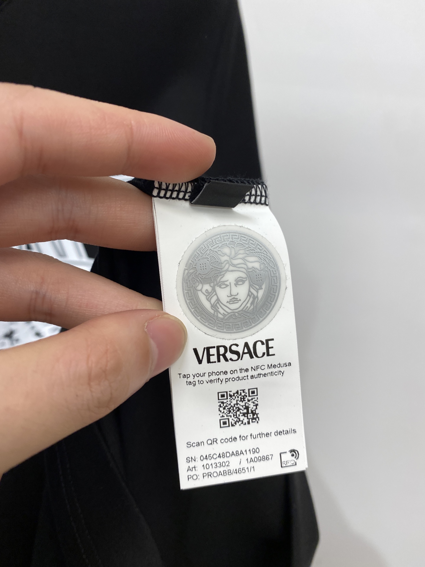 范思哲、2025最新款短袖T恤，帅气时尚，胸前顶级印花图案字母logo，简约百搭款。面料棉 不仅挺括，保