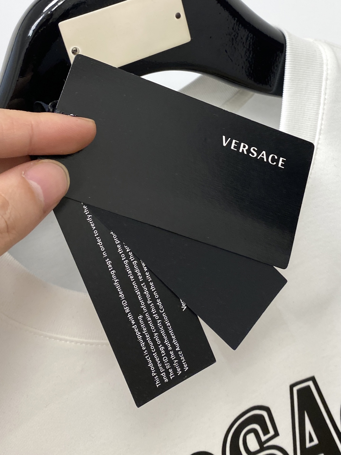 范思哲、2025最新款短袖T恤，帅气时尚，胸前顶级印花图案字母logo，简约百搭款。面料棉 不仅挺括，保