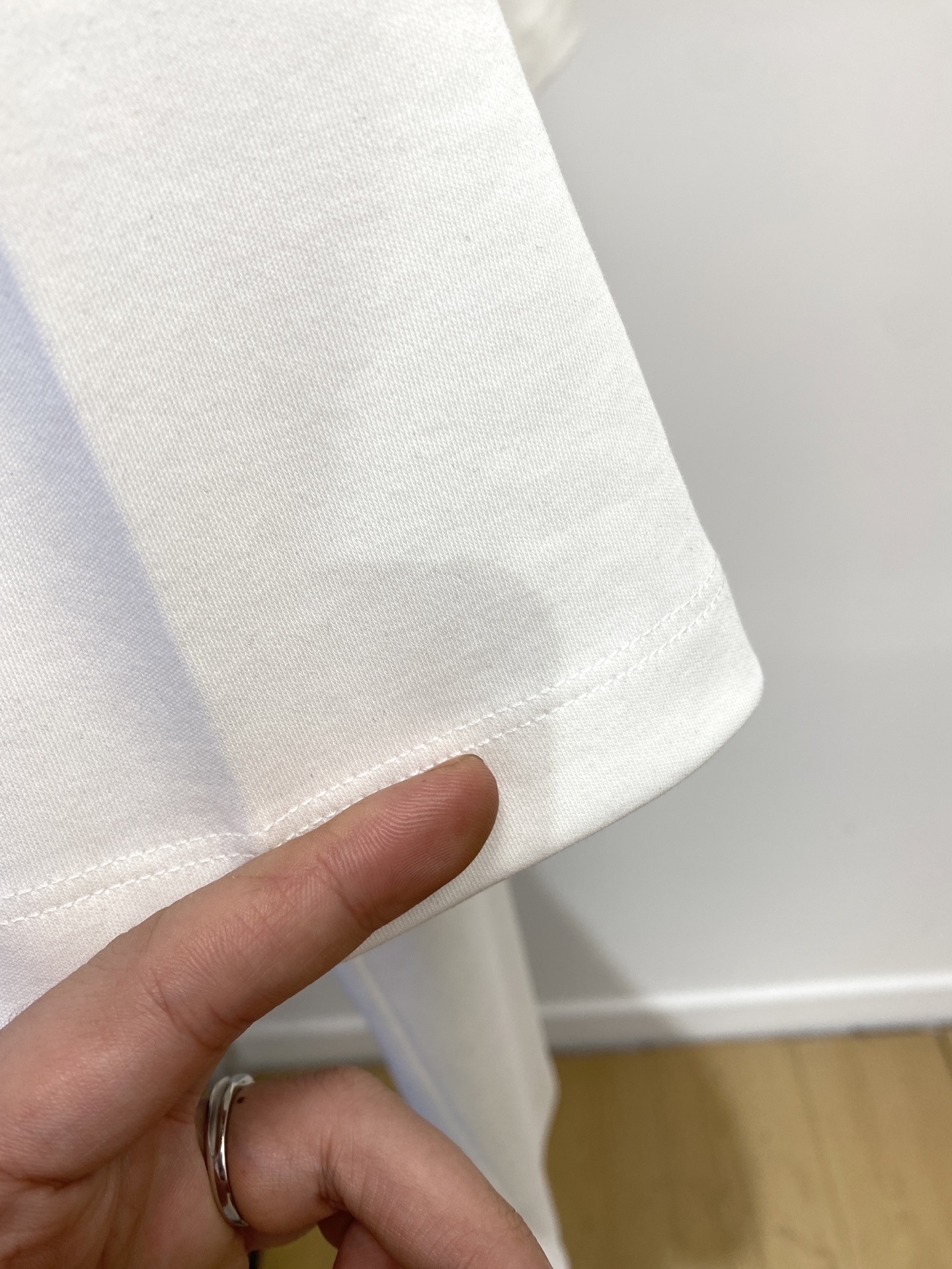 范思哲、2025最新款短袖T恤，帅气时尚，胸前顶级印花图案字母logo，简约百搭款。面料棉 不仅挺括，保