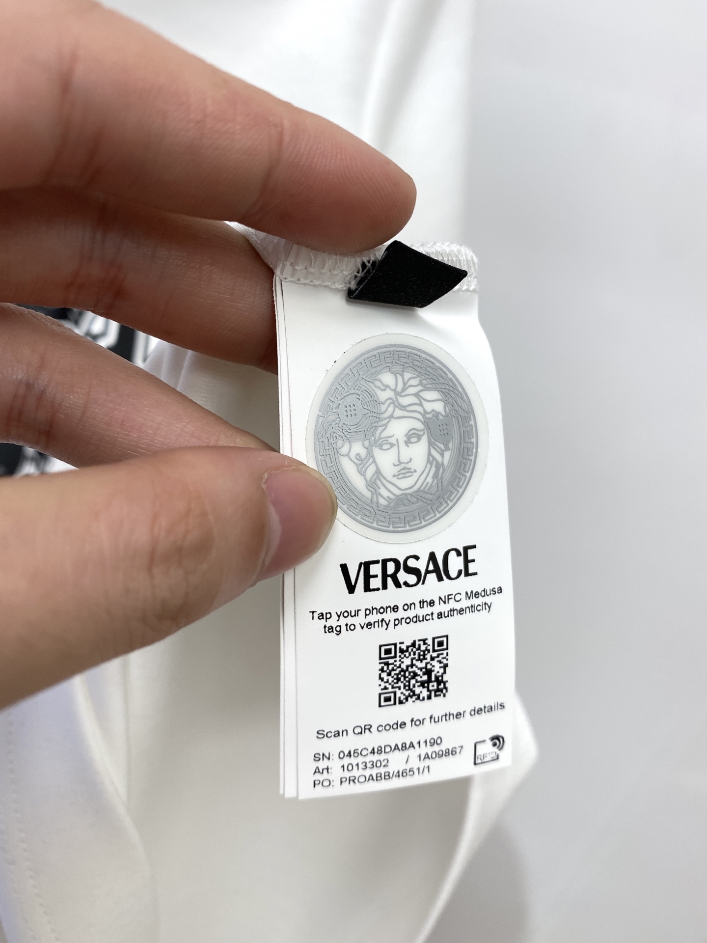 范思哲、2025最新款短袖T恤，帅气时尚，胸前顶级印花图案字母logo，简约百搭款。面料棉 不仅挺括，保