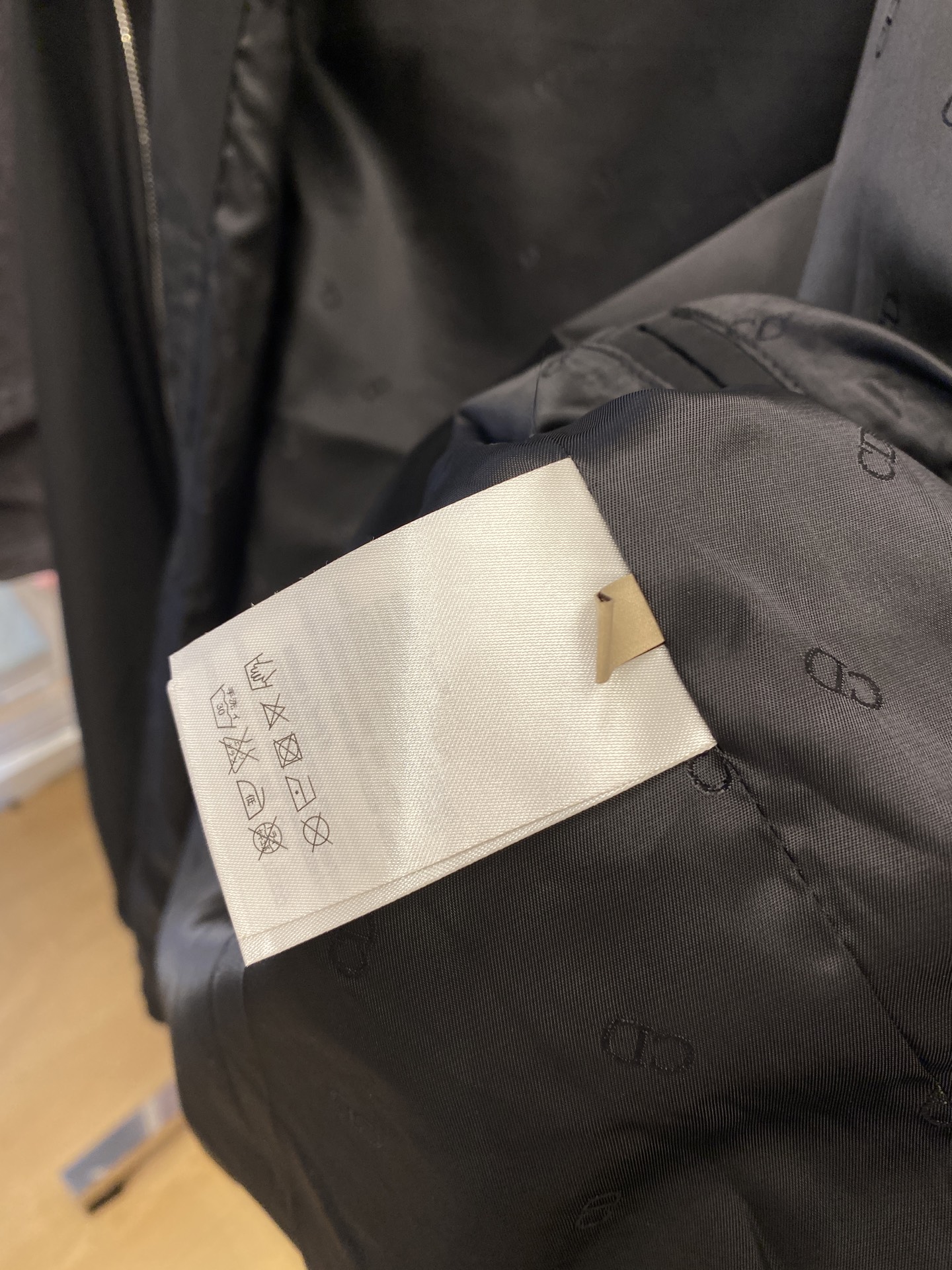 ￼ 迪奥、2025新品夹克外套，时尚帅气，简约百搭款，胸前顶级印花字母logo，定制原版面料，不仅挺括，