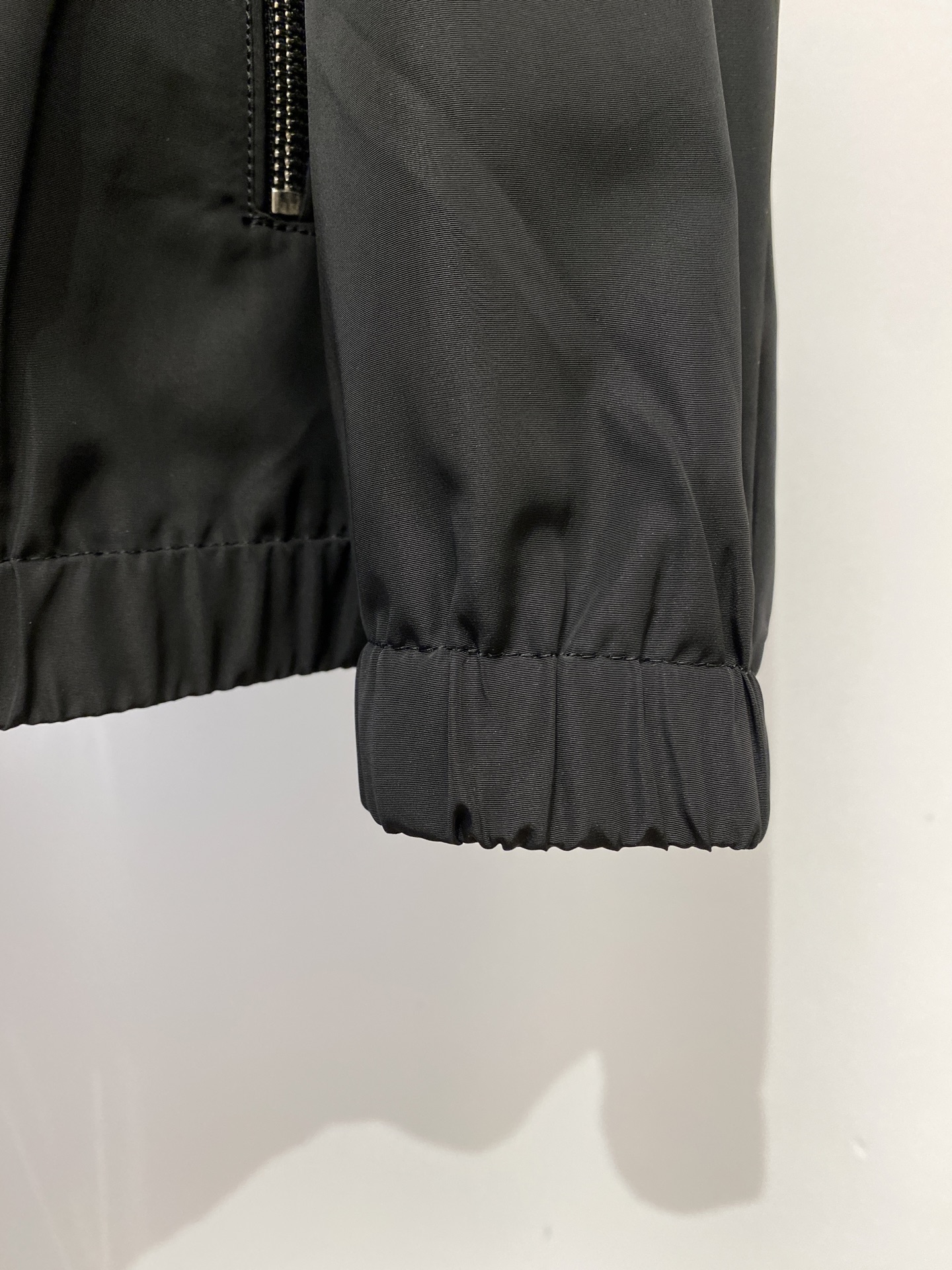 ￼ 迪奥、2025新品夹克外套，时尚帅气，简约百搭款，胸前顶级印花字母logo，定制原版面料，不仅挺括，