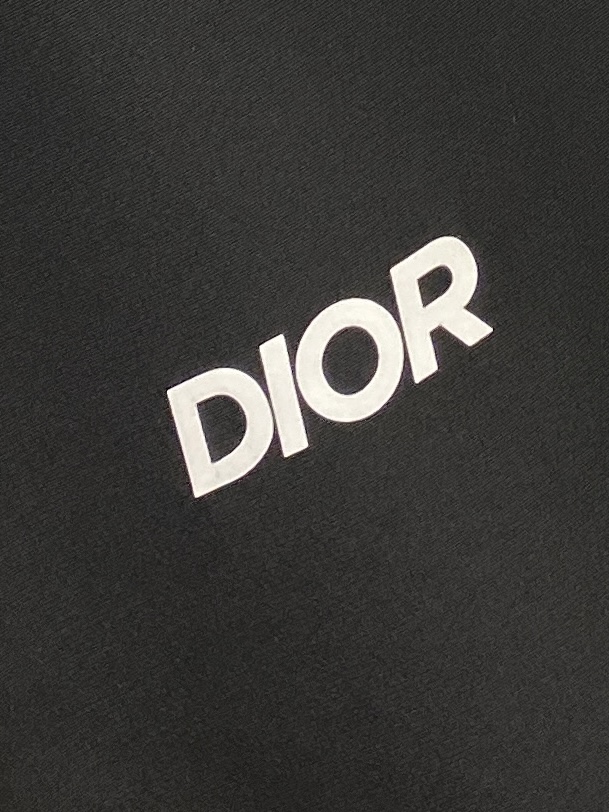 ￼ 迪奥、2025新品夹克外套，时尚帅气，简约百搭款，胸前顶级印花字母logo，定制原版面料，不仅挺括，