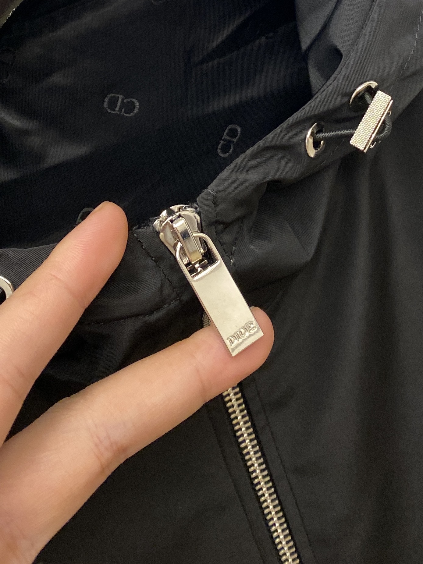 ￼ 迪奥、2025新品夹克外套，时尚帅气，简约百搭款，胸前顶级印花字母logo，定制原版面料，不仅挺括，