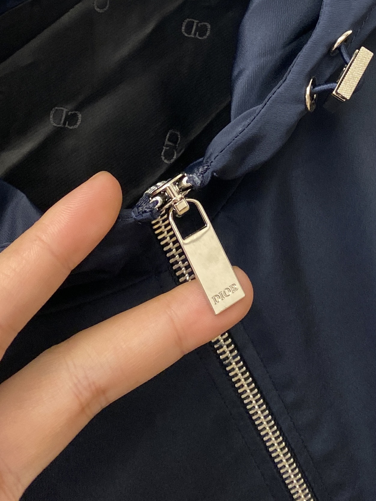 迪奥、2025新品夹克外套，时尚帅气，简约百搭款，胸前顶级印花字母logo，定制原版面料，不仅挺括，保持