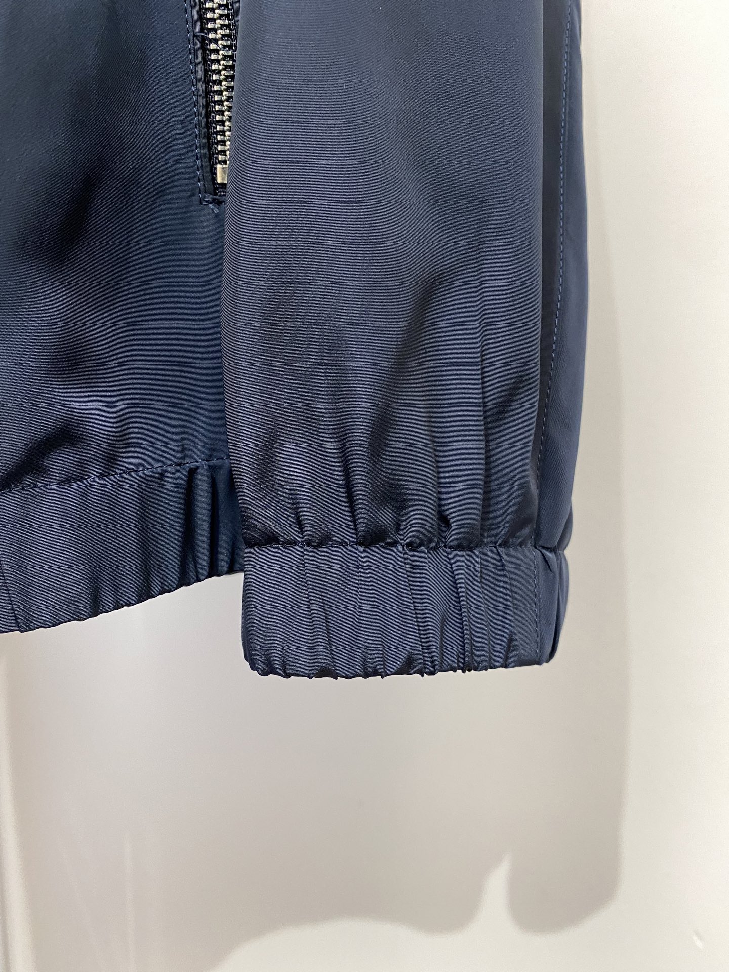 迪奥、2025新品夹克外套，时尚帅气，简约百搭款，胸前顶级印花字母logo，定制原版面料，不仅挺括，保持