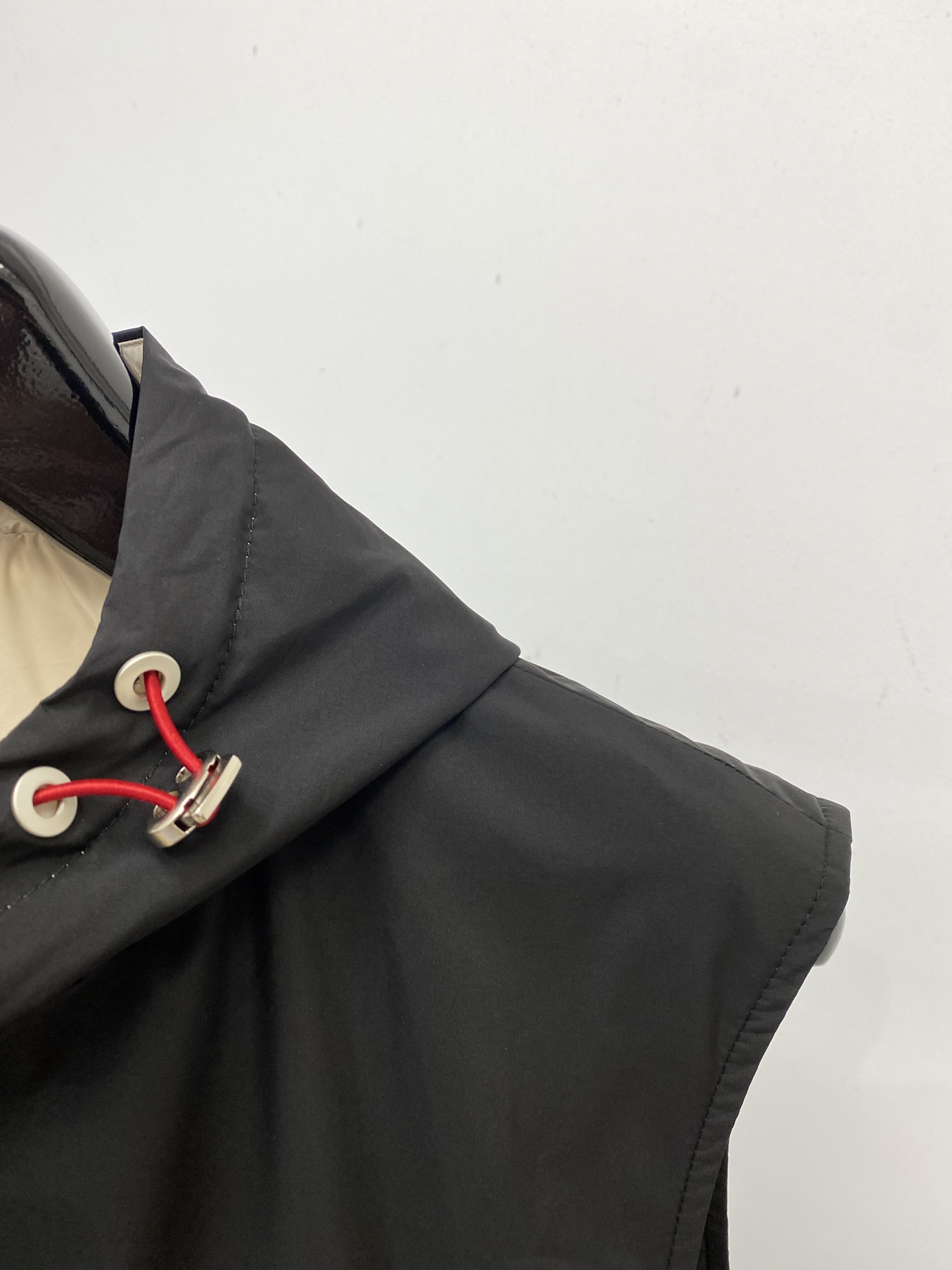 ￼ Brunello Cucinelli、2025新品夹克马甲外套，时尚帅气，简约百搭款，胸前精致刺绣图