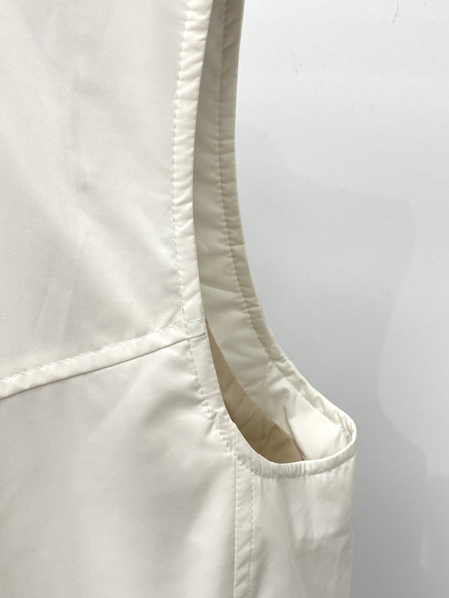 Brunello Cucinelli、2025新品夹克马甲外套，时尚帅气，简约百搭款，胸前精致刺绣图案l