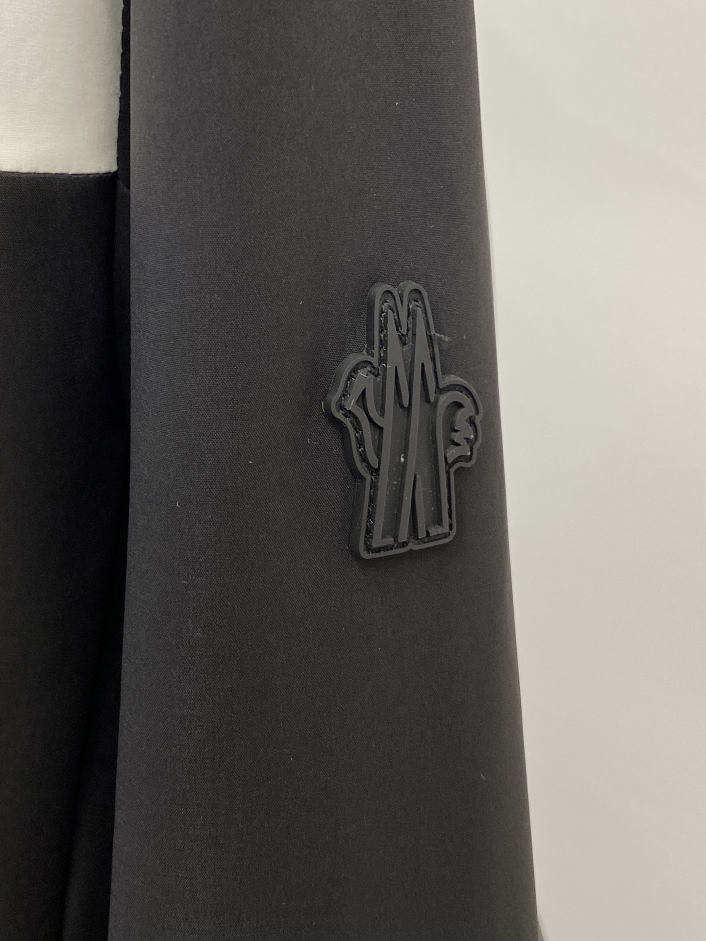 蒙口、2025新品夹克外套，时尚帅气，简约百搭款，胸前顶级印花图案logo，定制原版面料，不仅挺括，保持