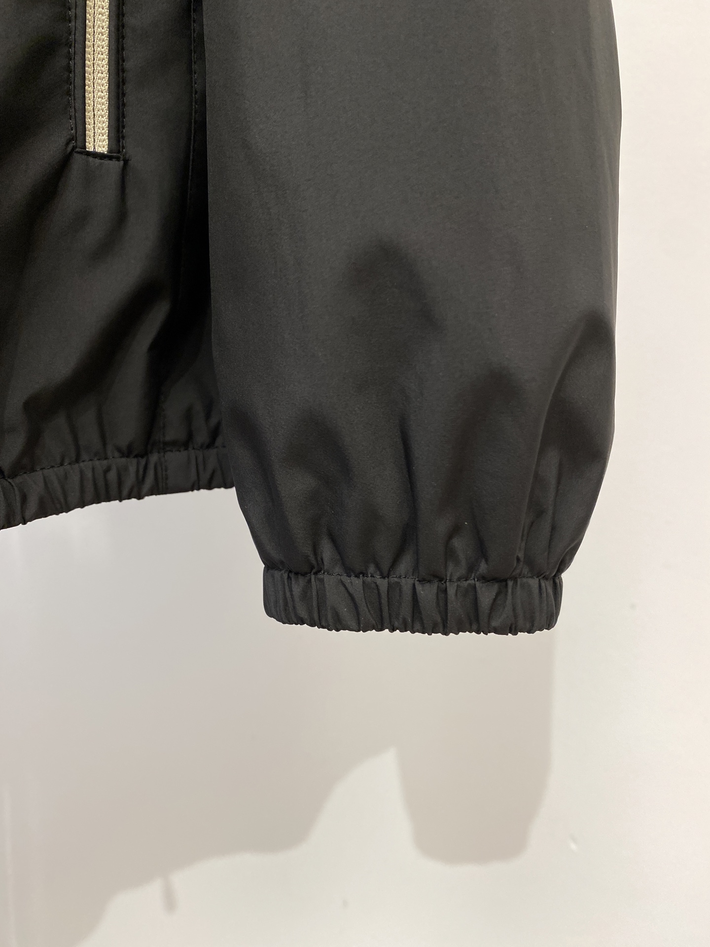 ￼ Brunello Cucinelli、2025新品夹克外套，时尚帅气，简约百搭款，胸前精致刺绣图案l