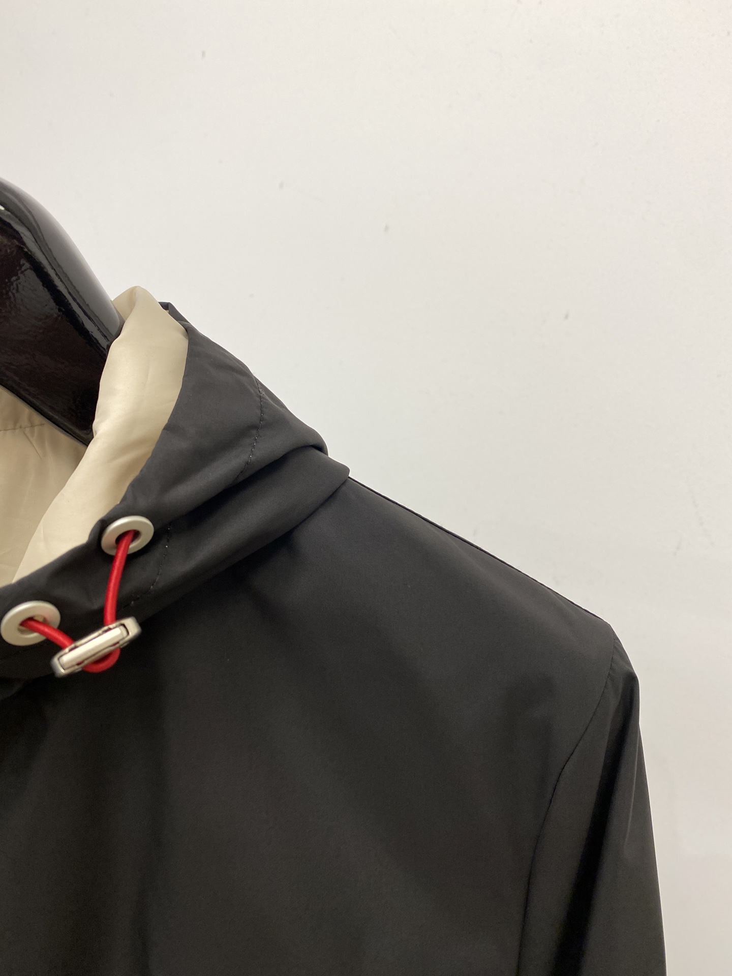 ￼ Brunello Cucinelli、2025新品夹克外套，时尚帅气，简约百搭款，胸前精致刺绣图案l