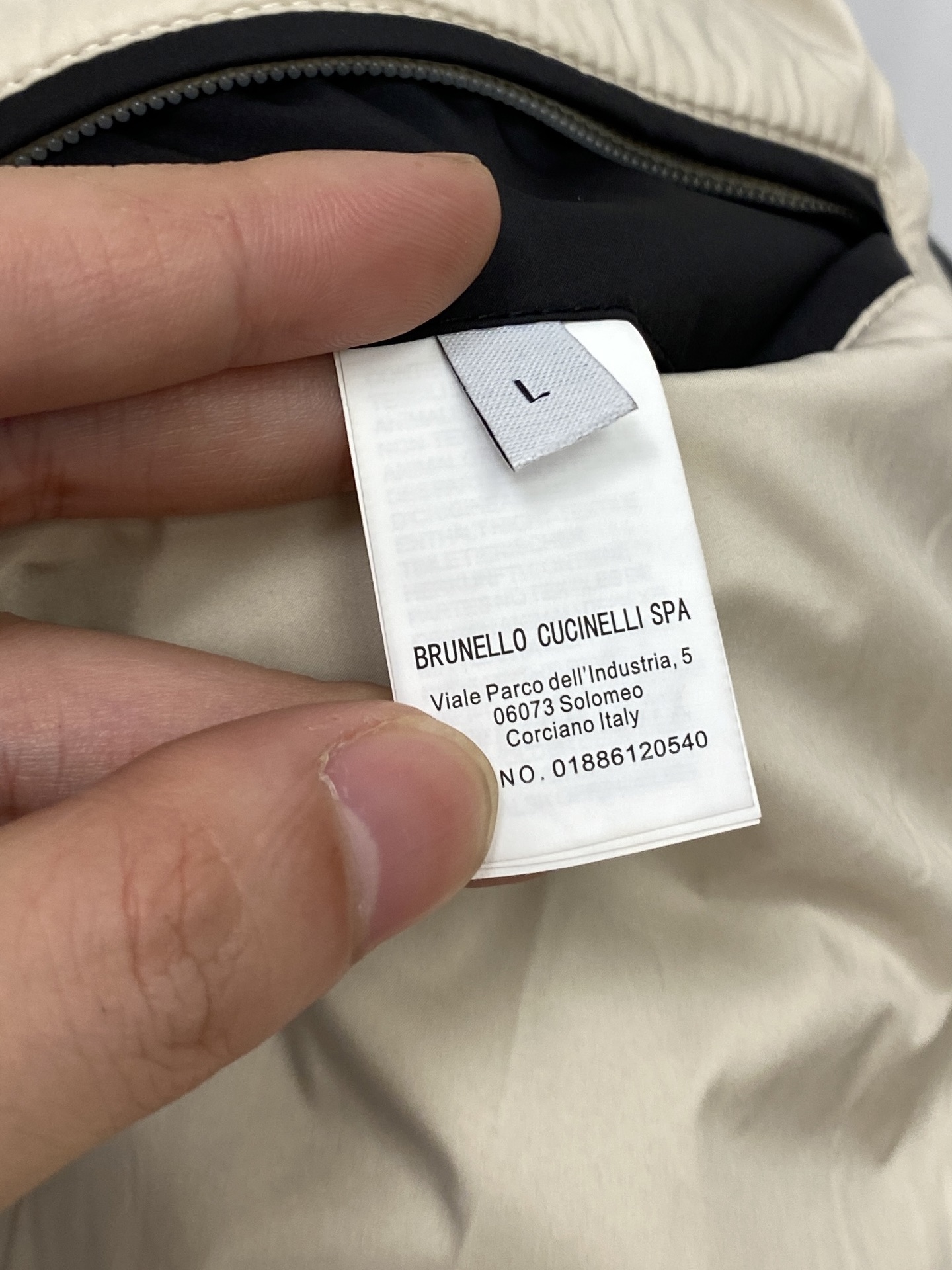 ￼ Brunello Cucinelli、2025新品夹克外套，时尚帅气，简约百搭款，胸前精致刺绣图案l