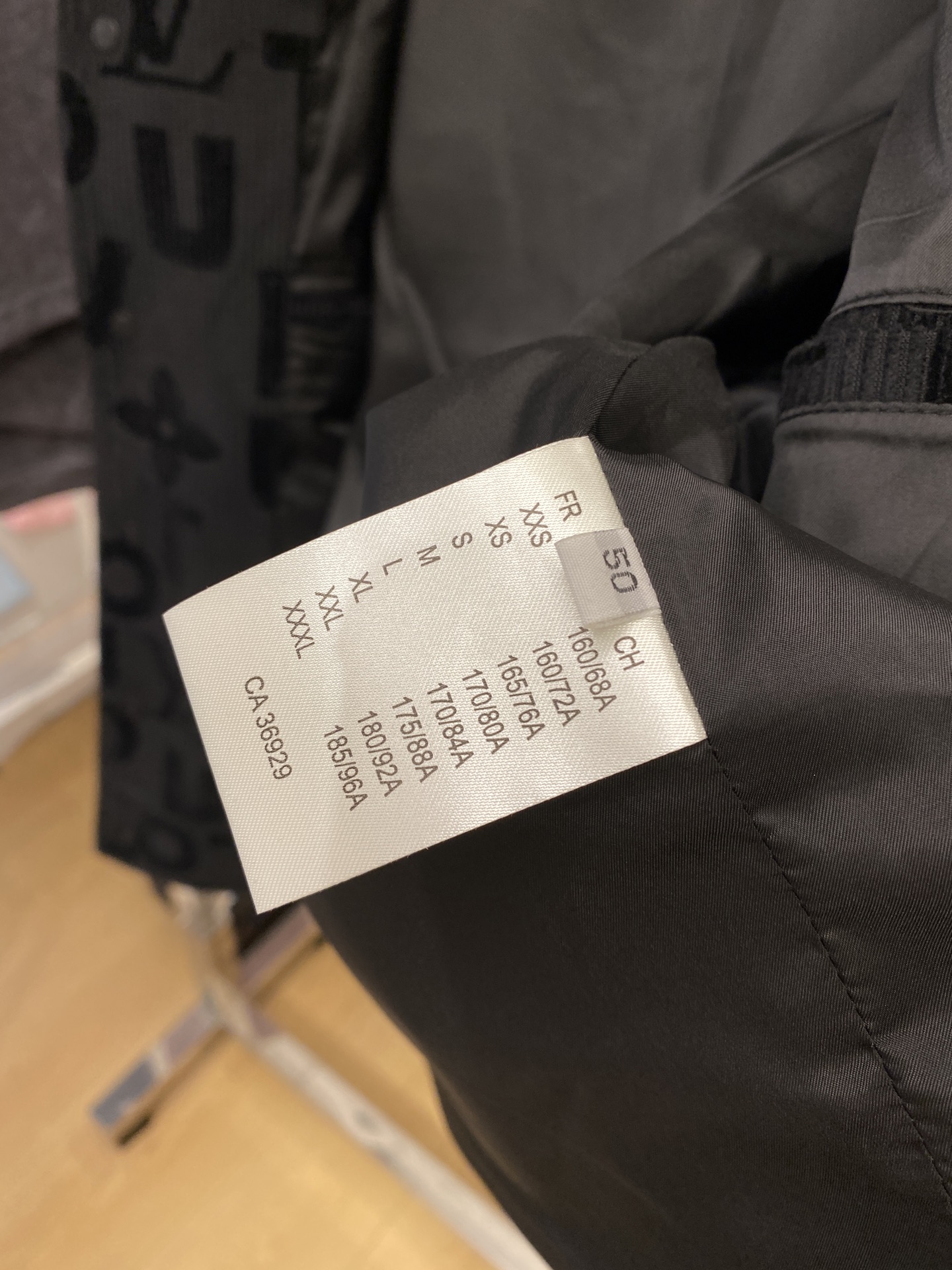 路易威登、2025新品夹克外套，时尚帅气，简约百搭款，顶级数码定位定织字母logo，定制原版面料，不仅挺