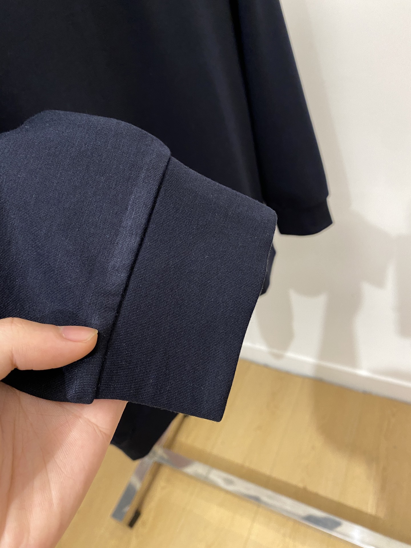 Brunello Cucinelli、2025新品长袖卫衣，帅气时尚，简约百搭款。胸前精致刺绣图案字母l