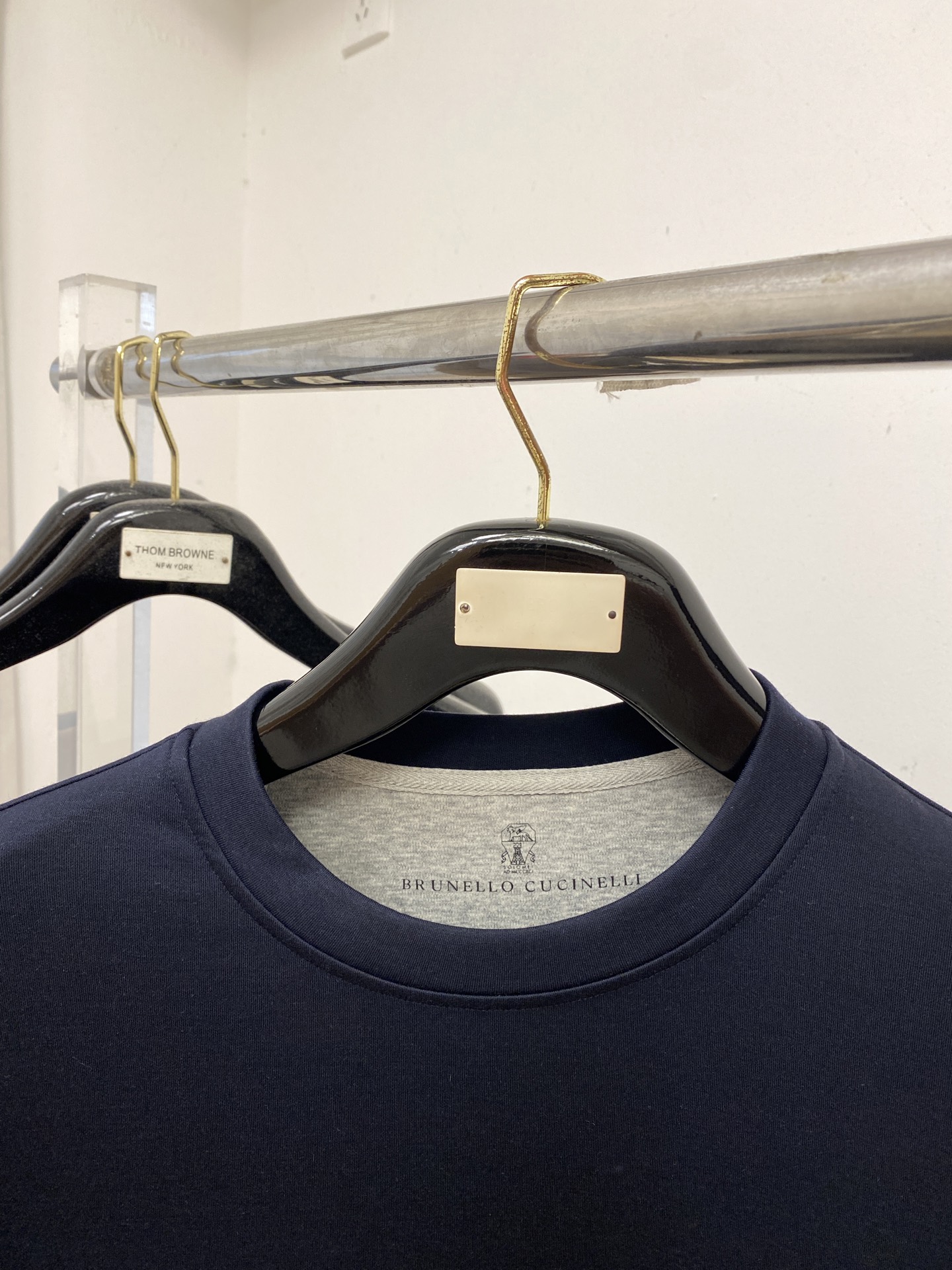 Brunello Cucinelli、2025新品长袖卫衣，帅气时尚，简约百搭款。胸前精致刺绣图案字母l