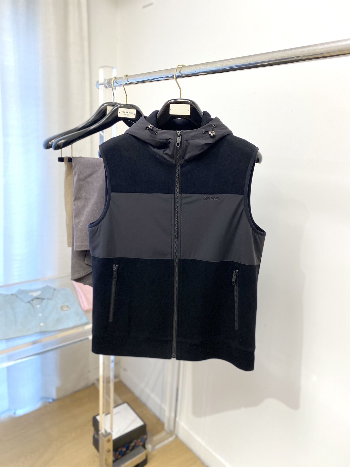 NO:567679,Zegna, 2025 new jacket and vest, fashionable and handsome, simple and versatile, with exquisite embroidered letter logo on the chest, customized original fabric, not only stiff and keeping the trendy silhouette, but also comfortable to wear, the yarn is more delicate, size M-3XL,,zegna,jackets & coats,jackets & coats,alexander wang19860909杰尼亚、2025新品夹克马甲外套,时尚帅气,简约百搭款,胸前精致刺绣字母logo,定制原版面料,不仅挺括,保持潮流的廓形,又穿着舒适,纱织更细腻,码数M-3XL,,zegna,jackets & coats,jackets & coats,alexander wang,Men's clothing