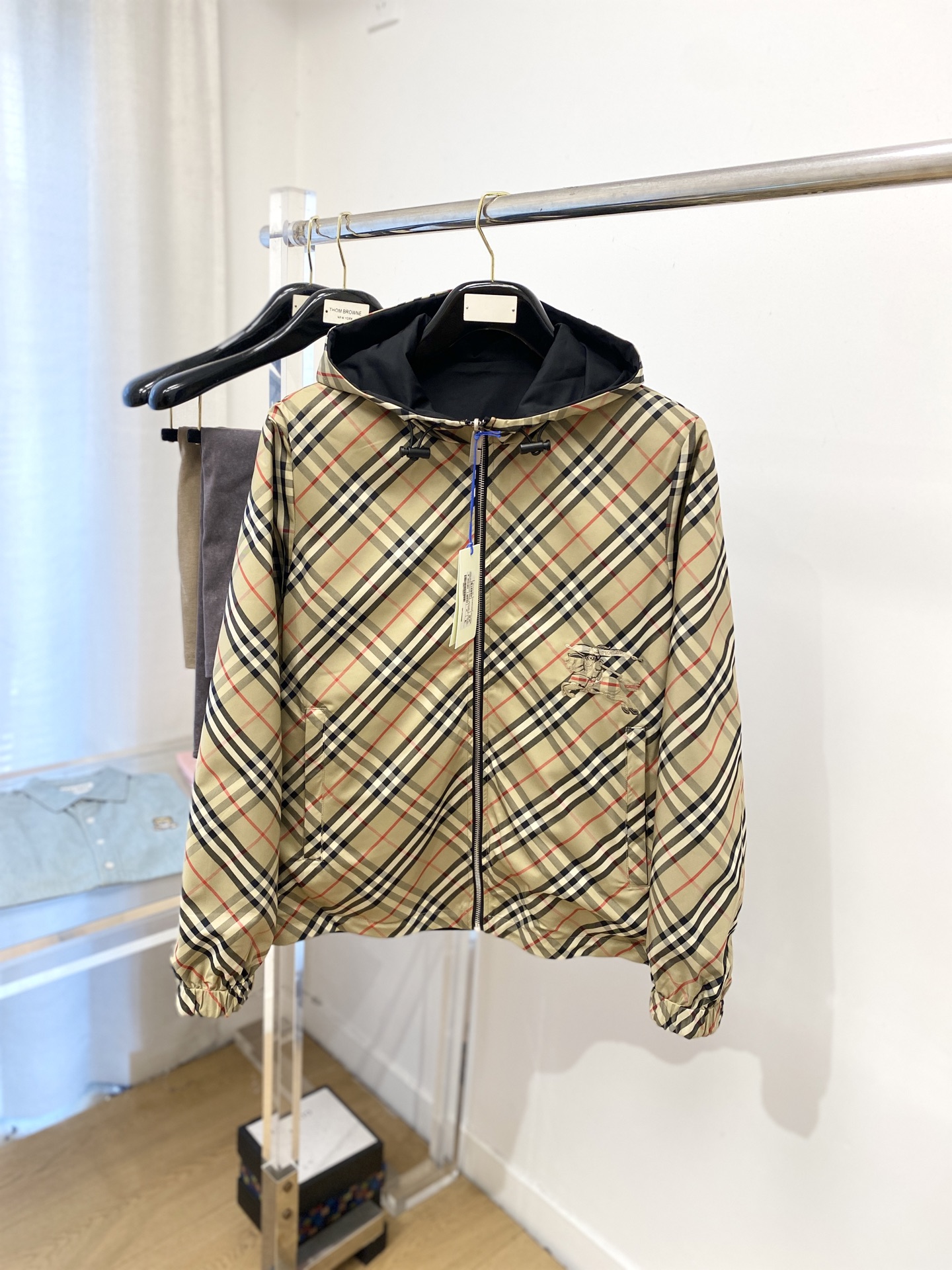 NO:523571,Burberry, 2025 new double-sided jacket, fashionable and handsome, simple and versatile, classic Burberry plaid logo, customized original fabric, not only crisp, maintains the trendy silhouette, and is comfortable to wear, and the yarn is more delicate, the number M-3XL, burberry, jackets & coats, jackets & coats, alexander wang19860909巴宝莉、2025新品双面穿夹克外套,时尚帅气,简约百搭款,经典巴宝莉格纹logo,定制原版面料,不仅挺括,保持潮流的廓形,又穿着舒适,纱织更细腻,码数M-3XL,,burberry,jackets & coats,jackets & coats,alexander wang,Men's clothing