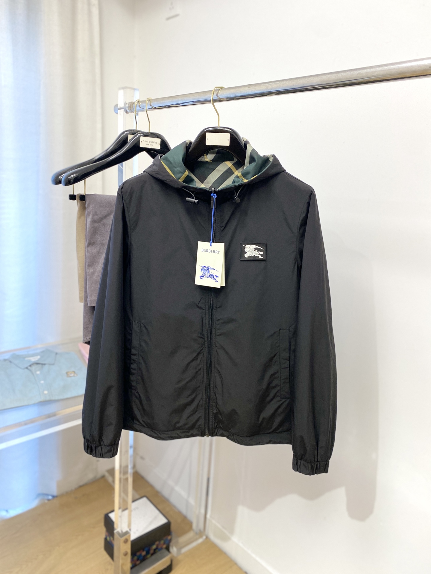 NO:523569,Burberry, 2025 new double-sided jacket, fashionable and handsome, simple and versatile style, chest embroidery decorative pattern logo, customized original fabric, not only crisp, maintains the trendy silhouette, and is comfortable to wear, and the yarn is more delicate, the number M-3XL, burberry, jackets & coats, jackets & coats, alexander wang19860909巴宝莉、2025新品双面穿夹克外套,时尚帅气,简约百搭款,胸前刺绣装饰图案logo,定制原版面料,不仅挺括,保持潮流的廓形,又穿着舒适,纱织更细腻,码数M-3XL,,burberry,jackets & coats,jackets & coats,alexander wang,Men's clothing