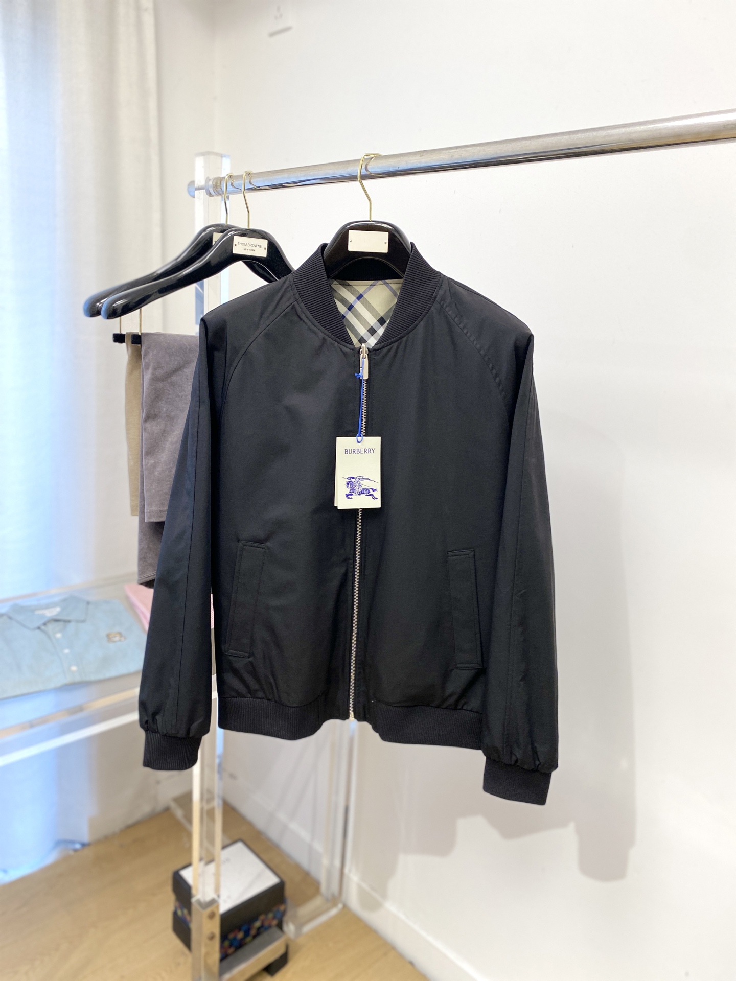 NO:546584,Burberry, 2025 new double-sided jacket, fashionable and handsome, simple and versatile, original hardware and accessories logo, customized original fabric, not only crisp, maintains the trendy silhouette, but also comfortable to wear, the yarn weaving is more delicate, the number M-3XL, burberry, jackets & coats, jackets & coats, alexander wang19860909巴宝莉、2025新品双面穿夹克外套,时尚帅气,简约百搭款,原版五金辅料logo,定制原版面料,不仅挺括,保持潮流的廓形,又穿着舒适,纱织更细腻,码数M-3XL,,burberry,jackets & coats,jackets & coats,alexander wang,Men's clothing