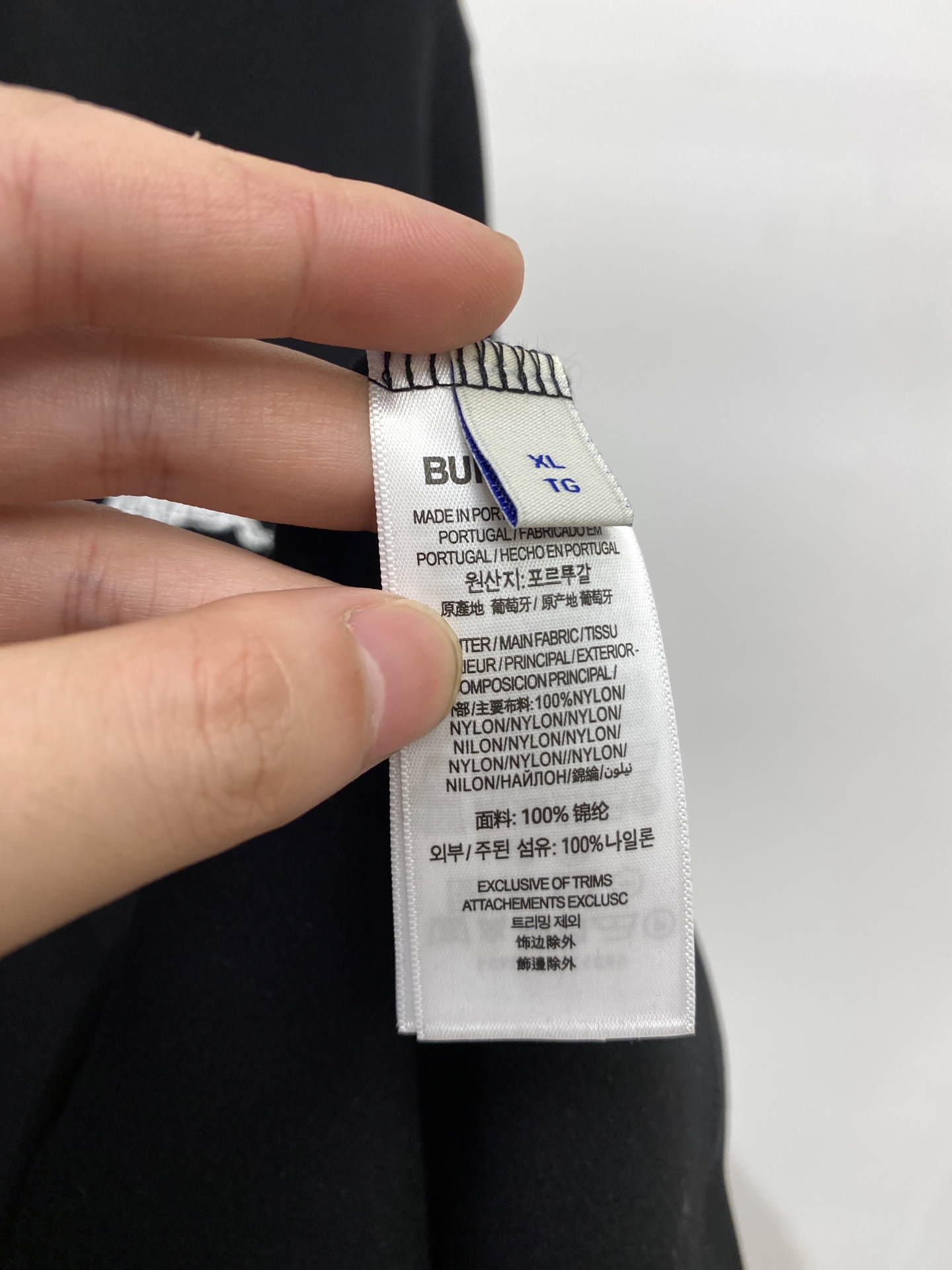 巴宝莉、2025新品长袖卫衣，帅气时尚，简约百搭款。胸前精致刺绣图案logo，面料棉 不仅挺括，保持潮流