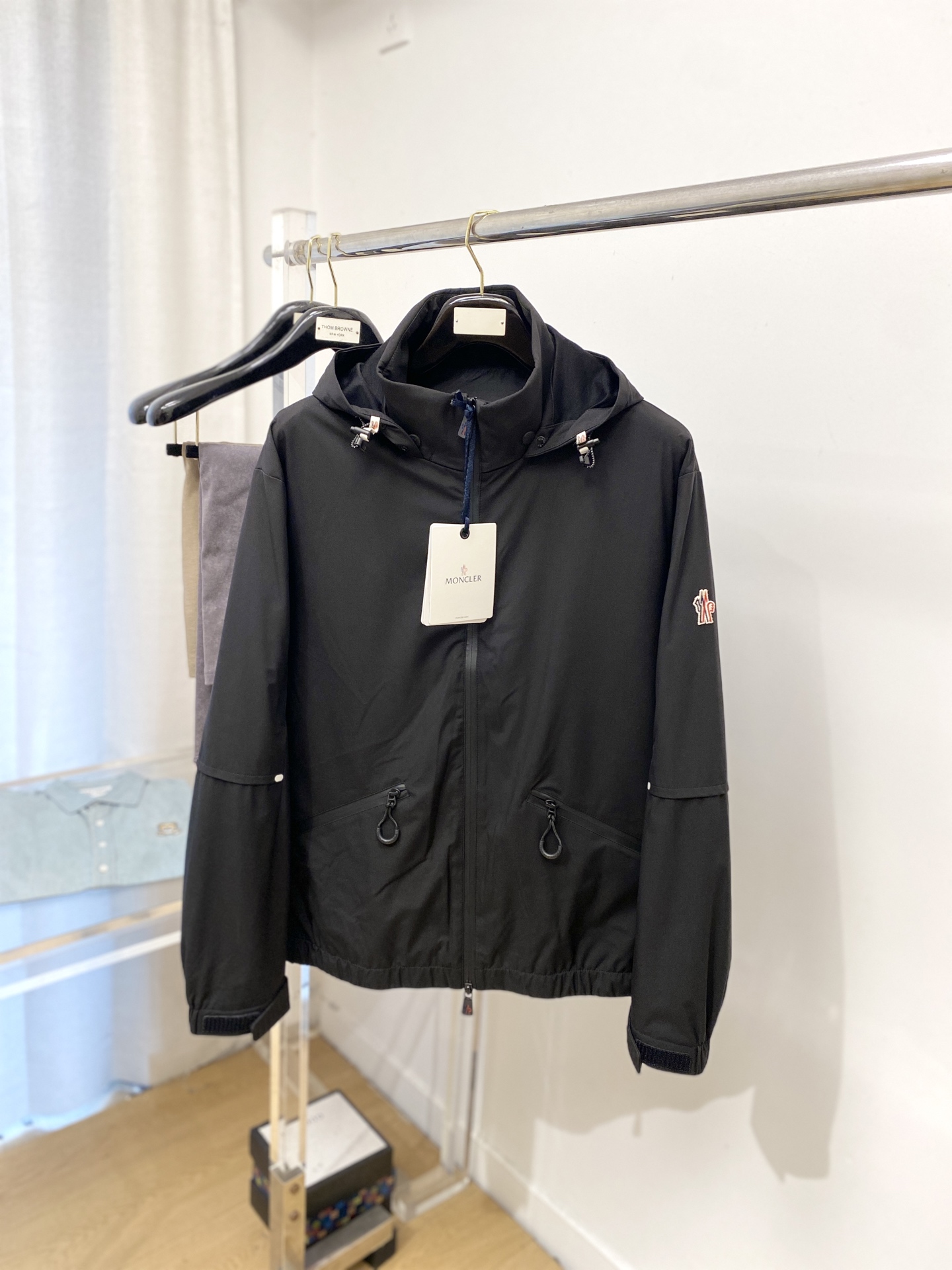 NO:567677,Moncler, 2025 new jacket jacket, fashionable and handsome, simple and versatile, cuffs embroidered with decorative pattern logo, customized original fabric, not only stiff, maintaining the trendy silhouette, but also comfortable to wear, more delicate yarn weaving, size M-3XL,,Moncler,jackets & coats,jackets & coats,alexander wang19860909蒙口、2025新品夹克外套,时尚帅气,简约百搭款,袖口刺绣装饰图案logo,定制原版面料,不仅挺括,保持潮流的廓形,又穿着舒适,纱织更细腻,码数M-3XL,,Moncler,jackets & coats,jackets & coats,alexander wang,Men's clothing