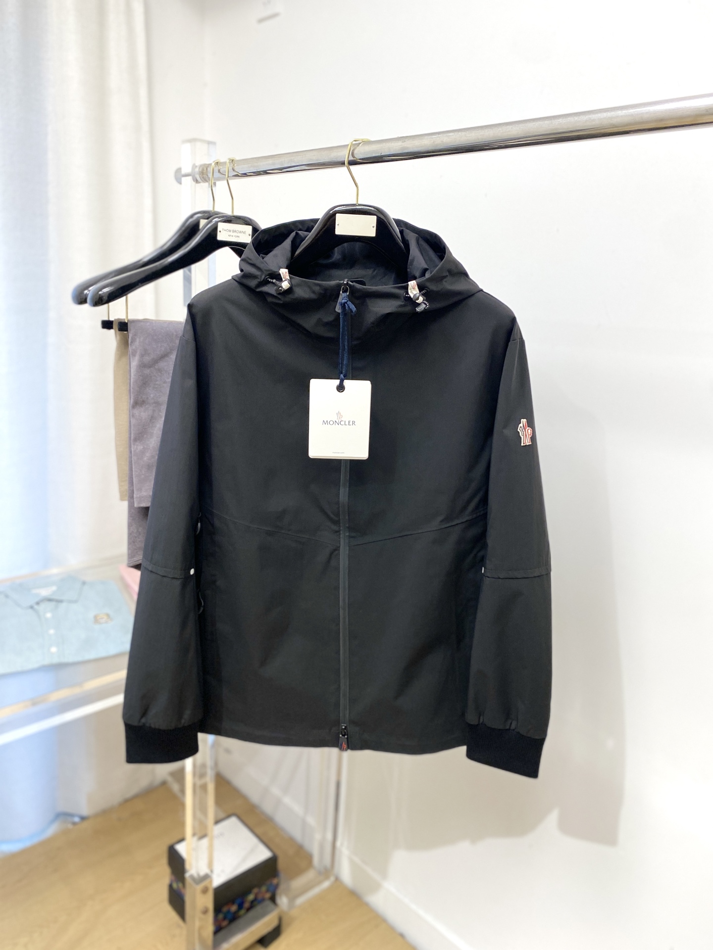 NO:567672,Moncler, 2025 new jacket jacket, fashionable and handsome, simple and versatile, cuffs embroidered with decorative pattern logo, customized original fabric, not only stiff, maintaining the trendy silhouette, but also comfortable to wear, more delicate yarn weaving, size M-3XL,,Moncler,jackets & coats,jackets & coats,alexander wang19860909蒙口、2025新品夹克外套,时尚帅气,简约百搭款,袖口刺绣装饰图案logo,定制原版面料,不仅挺括,保持潮流的廓形,又穿着舒适,纱织更细腻,码数M-3XL,,Moncler,jackets & coats,jackets & coats,alexander wang,Men's clothing