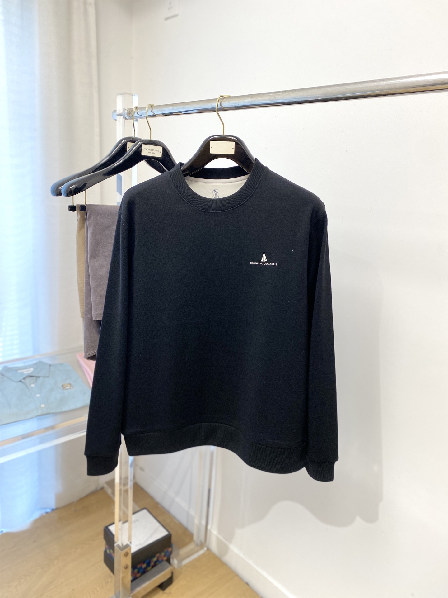Brunello Cucinelli、2025新品长袖卫衣，帅气时尚，简约百搭款。胸前精致刺绣图案字母l