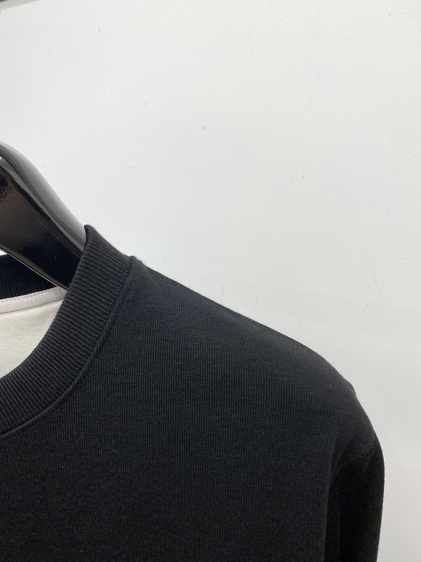Brunello Cucinelli、2025新品长袖卫衣，帅气时尚，简约百搭款。胸前精致刺绣图案字母l