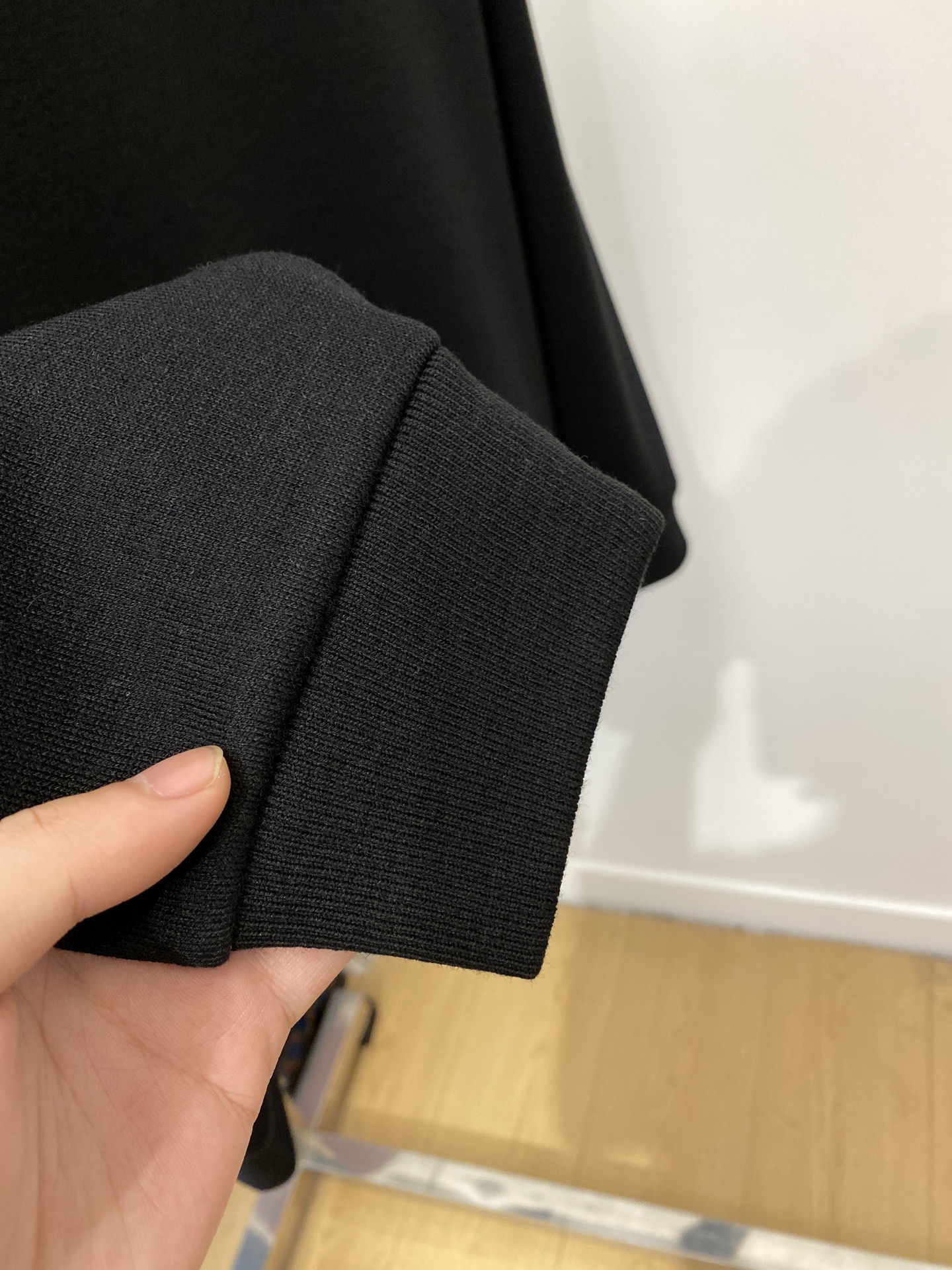 Brunello Cucinelli、2025新品长袖卫衣，帅气时尚，简约百搭款。胸前精致刺绣图案字母l