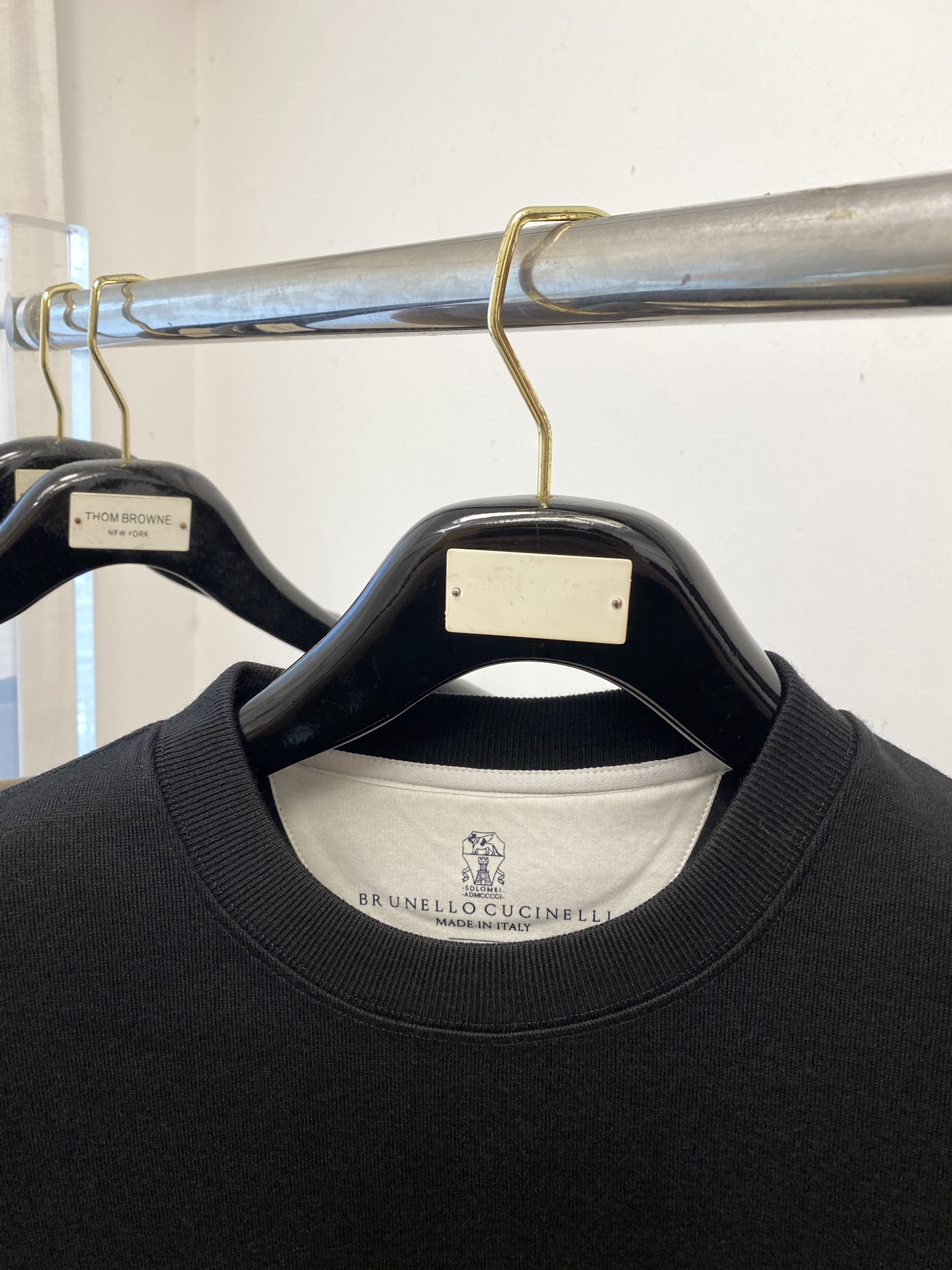 Brunello Cucinelli、2025新品长袖卫衣，帅气时尚，简约百搭款。胸前精致刺绣图案字母l