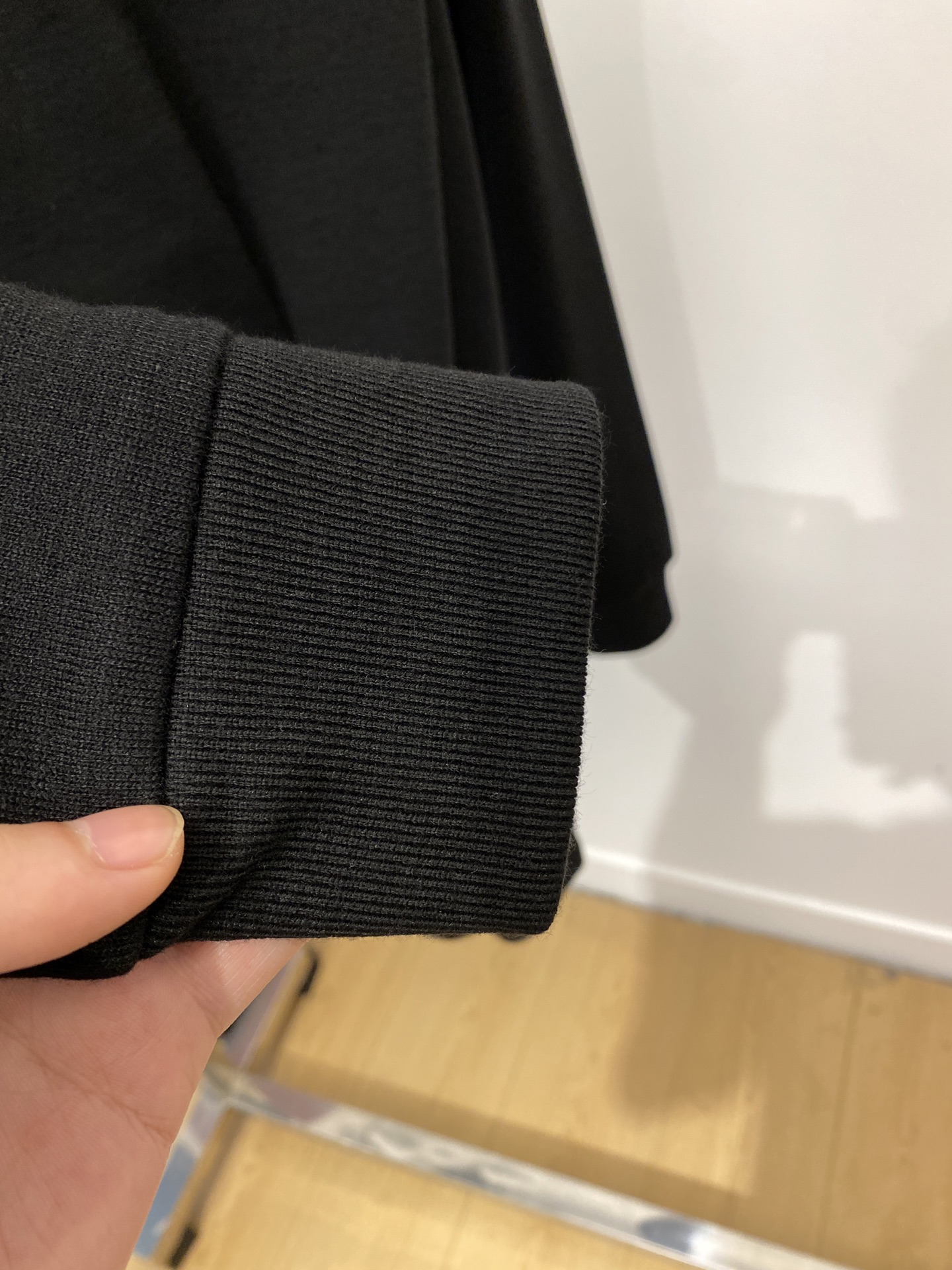 Brunello Cucinelli、2025新品长袖卫衣，帅气时尚，简约百搭款。胸前精致刺绣图案字母l
