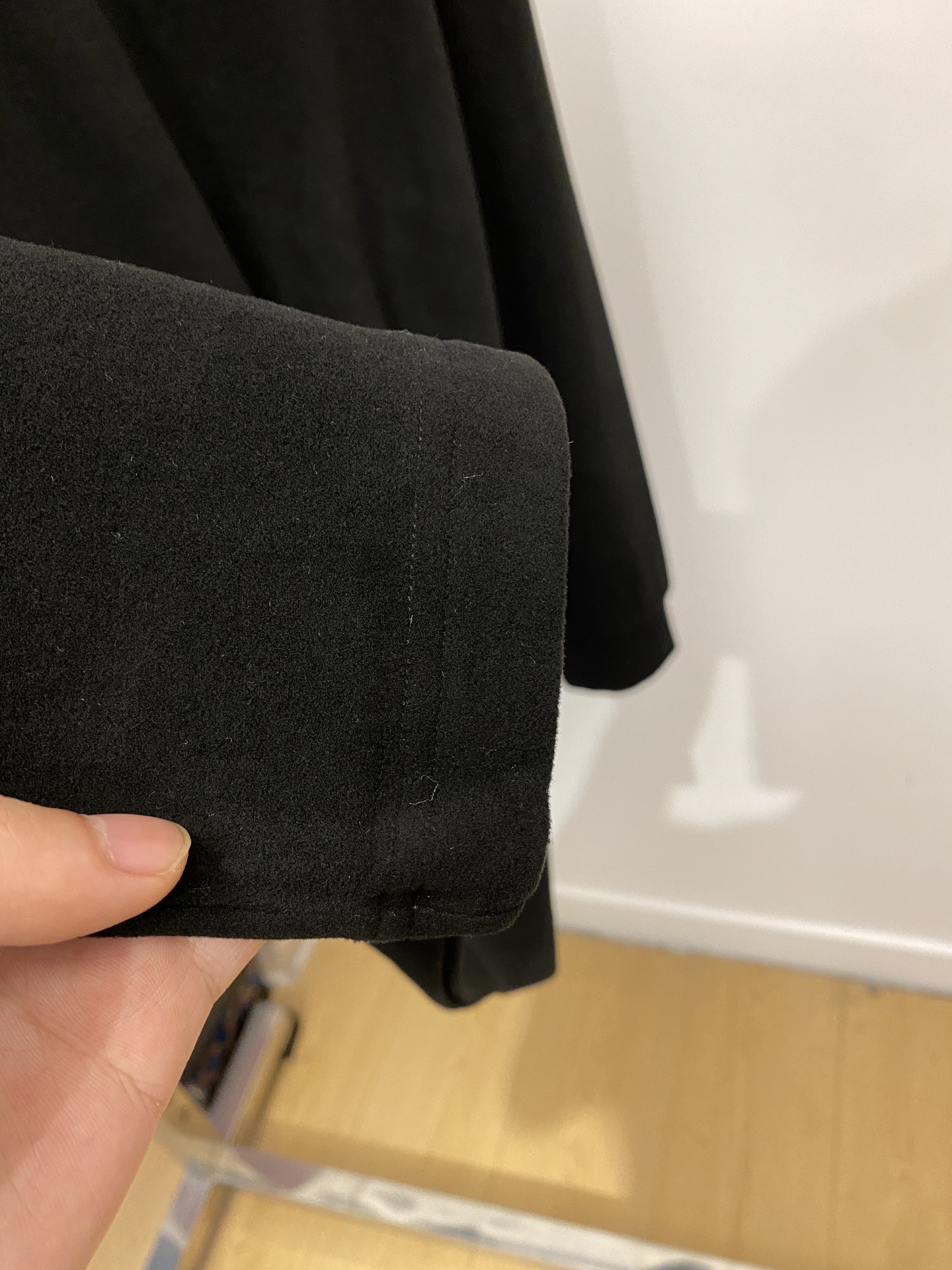 ￼ Brunello Cucinelli、2025新品长袖卫衣，帅气时尚，简约百搭款。胸前精致刺绣图案字