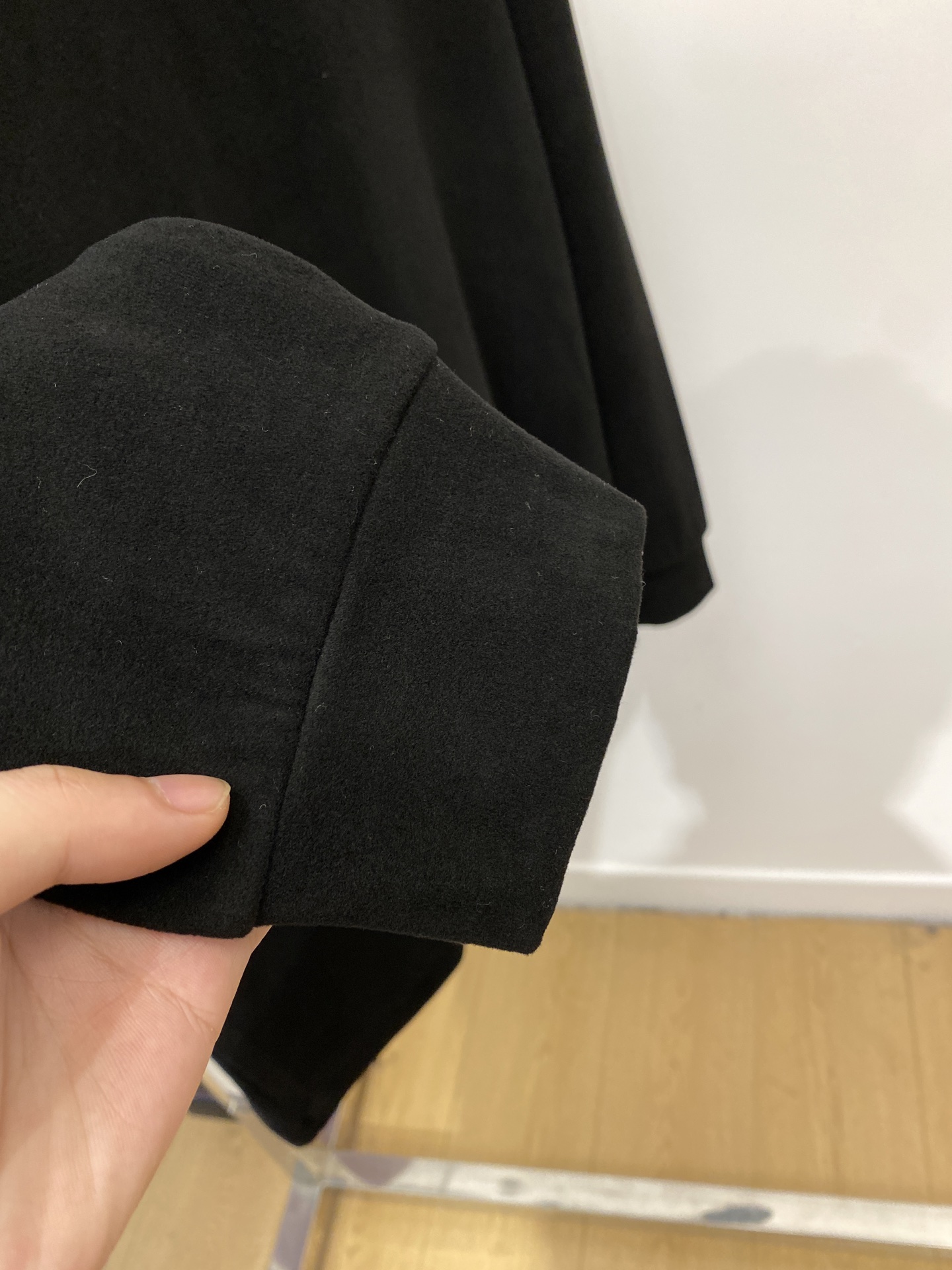 ￼ Brunello Cucinelli、2025新品长袖卫衣，帅气时尚，简约百搭款。胸前精致刺绣图案字