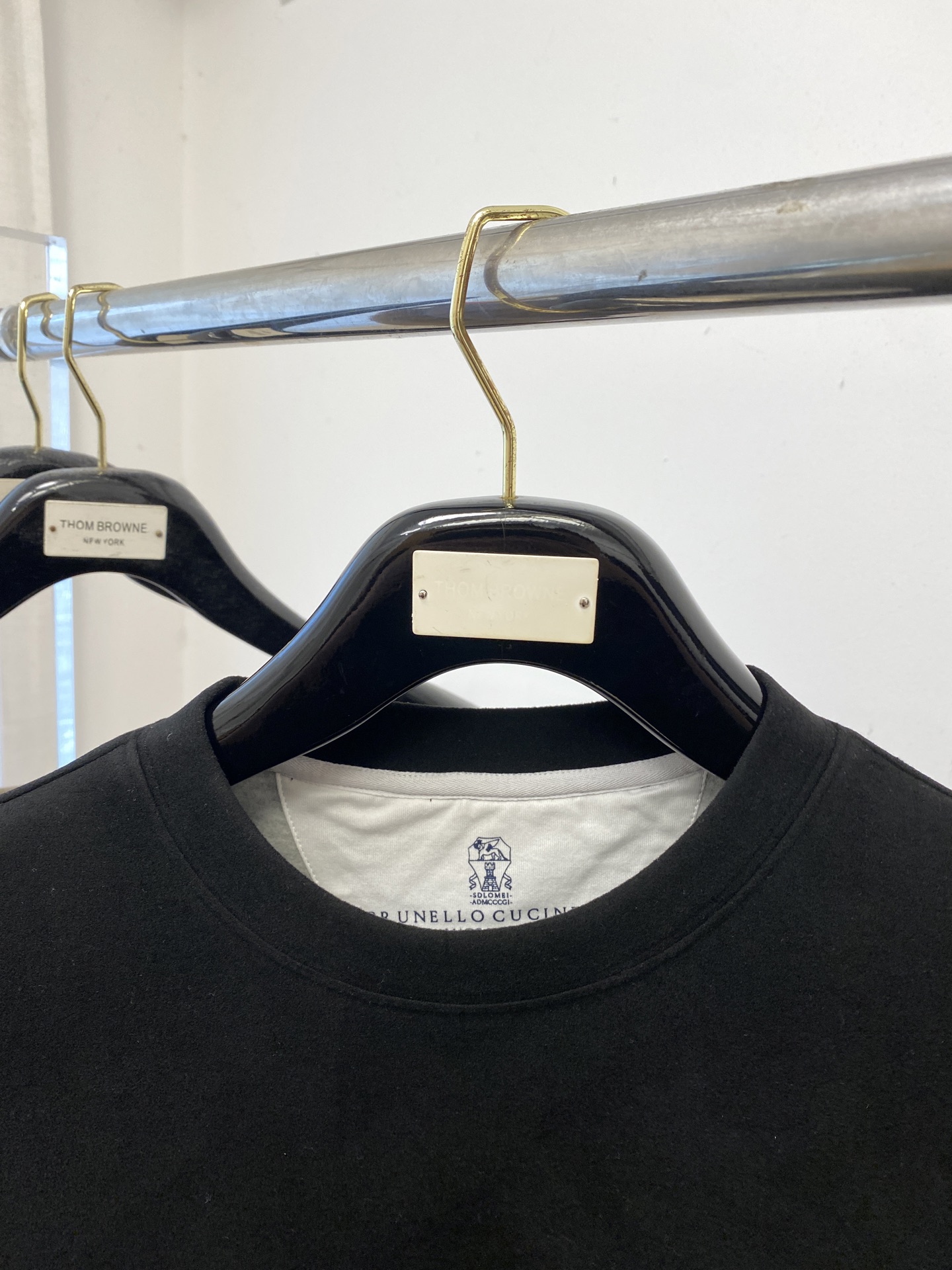 ￼ Brunello Cucinelli、2025新品长袖卫衣，帅气时尚，简约百搭款。胸前精致刺绣图案字