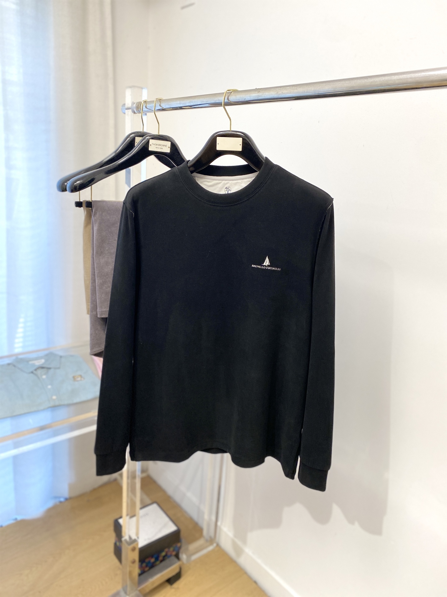 ￼ Brunello Cucinelli、2025新品长袖卫衣，帅气时尚，简约百搭款。胸前精致刺绣图案字