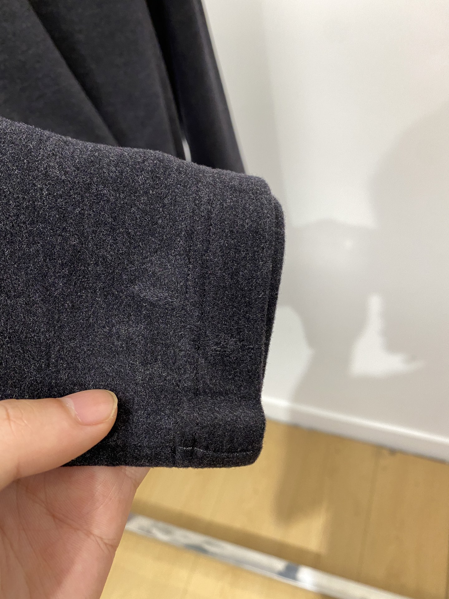 ￼ Brunello Cucinelli、2025新品长袖卫衣，帅气时尚，简约百搭款。胸前精致刺绣图案字