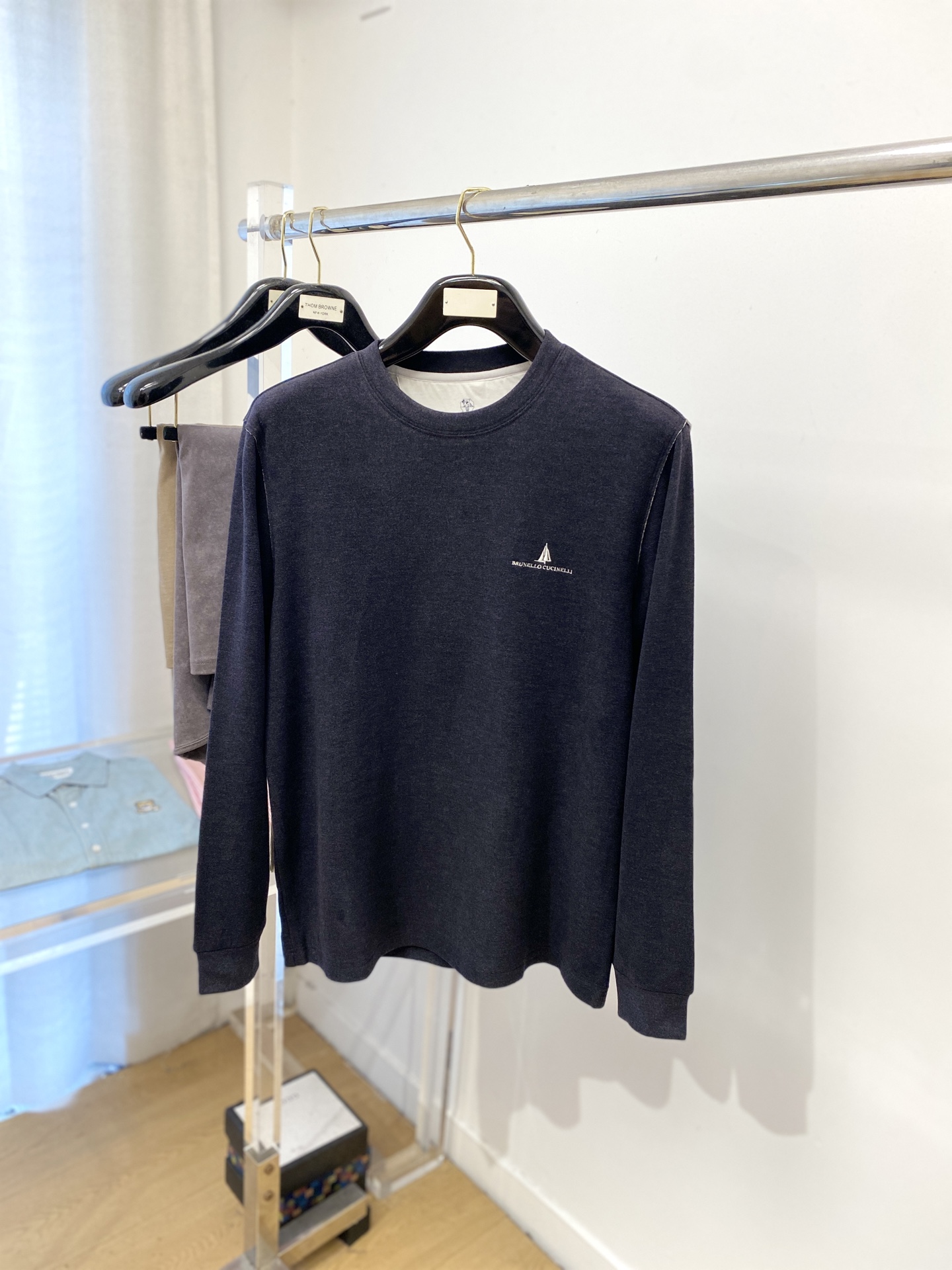 ￼ Brunello Cucinelli、2025新品长袖卫衣，帅气时尚，简约百搭款。胸前精致刺绣图案字