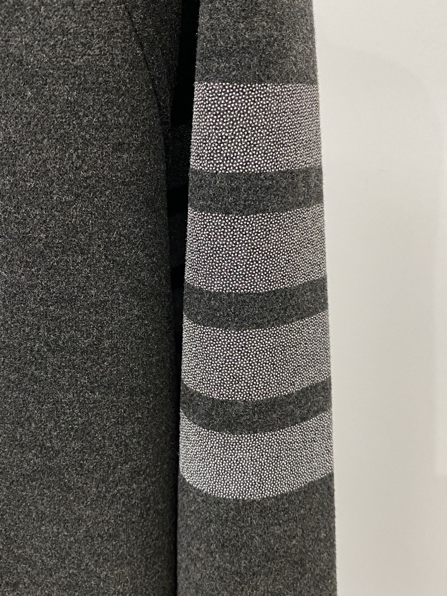 TB、2025新品卫衣外套，时尚帅气，衣下刺绣织带字母logo，简约百搭款，定制原版面料，不仅挺括，保持