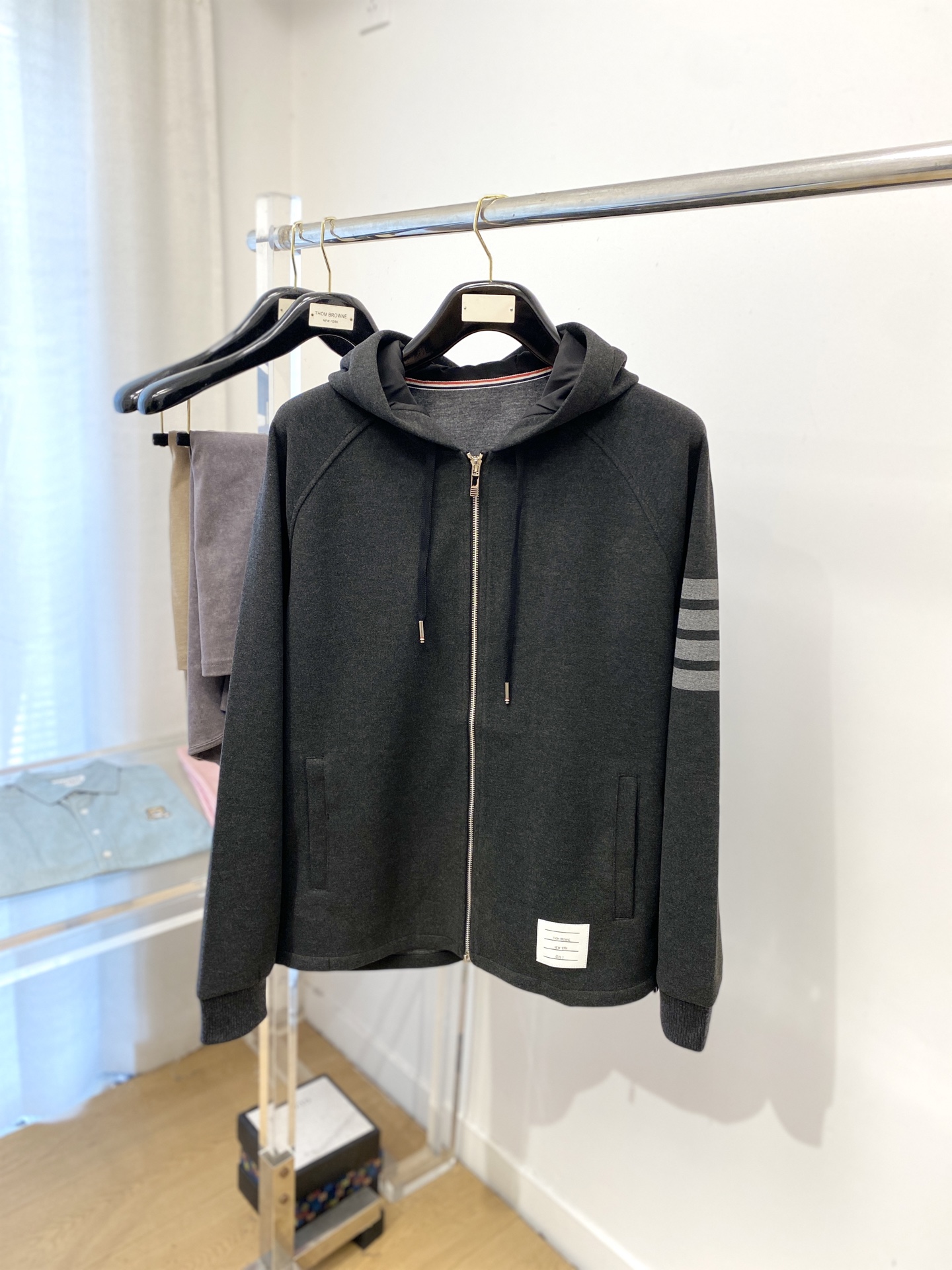 TB、2025新品卫衣外套，时尚帅气，衣下刺绣织带字母logo，简约百搭款，定制原版面料，不仅挺括，保持