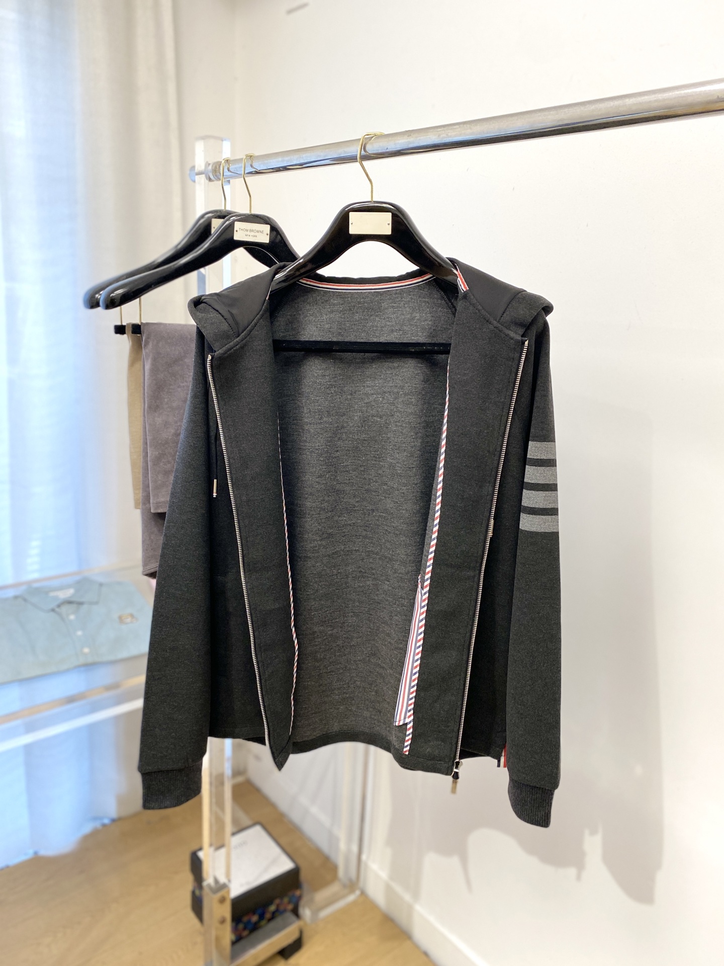 TB、2025新品卫衣外套，时尚帅气，衣下刺绣织带字母logo，简约百搭款，定制原版面料，不仅挺括，保持