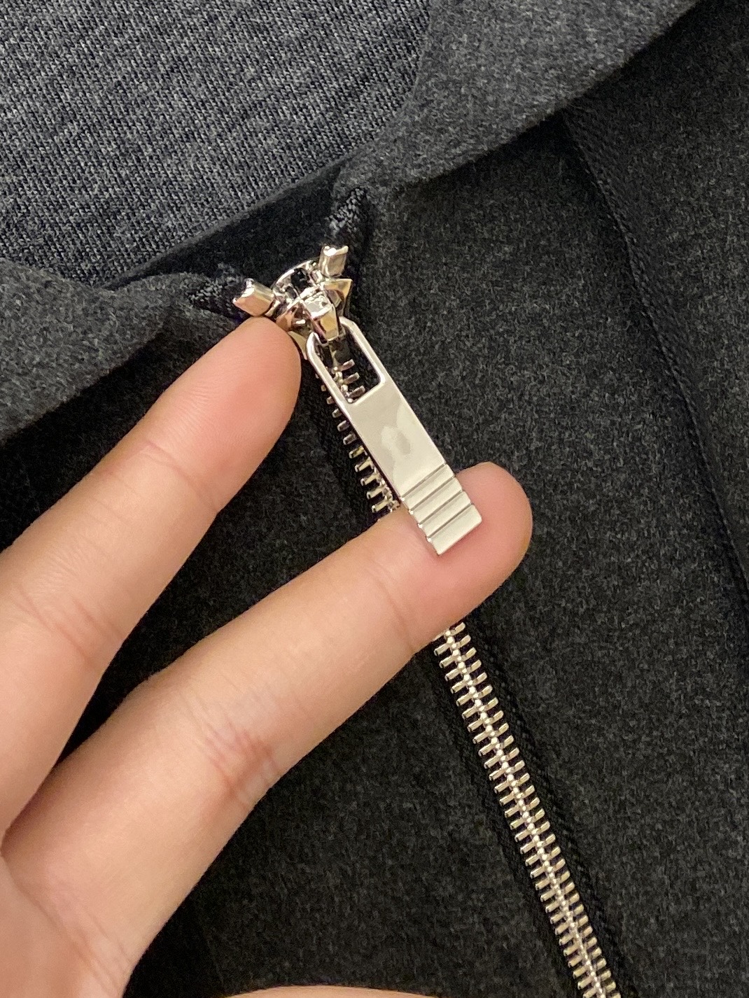 TB、2025新品卫衣外套，时尚帅气，衣下刺绣织带字母logo，简约百搭款，定制原版面料，不仅挺括，保持