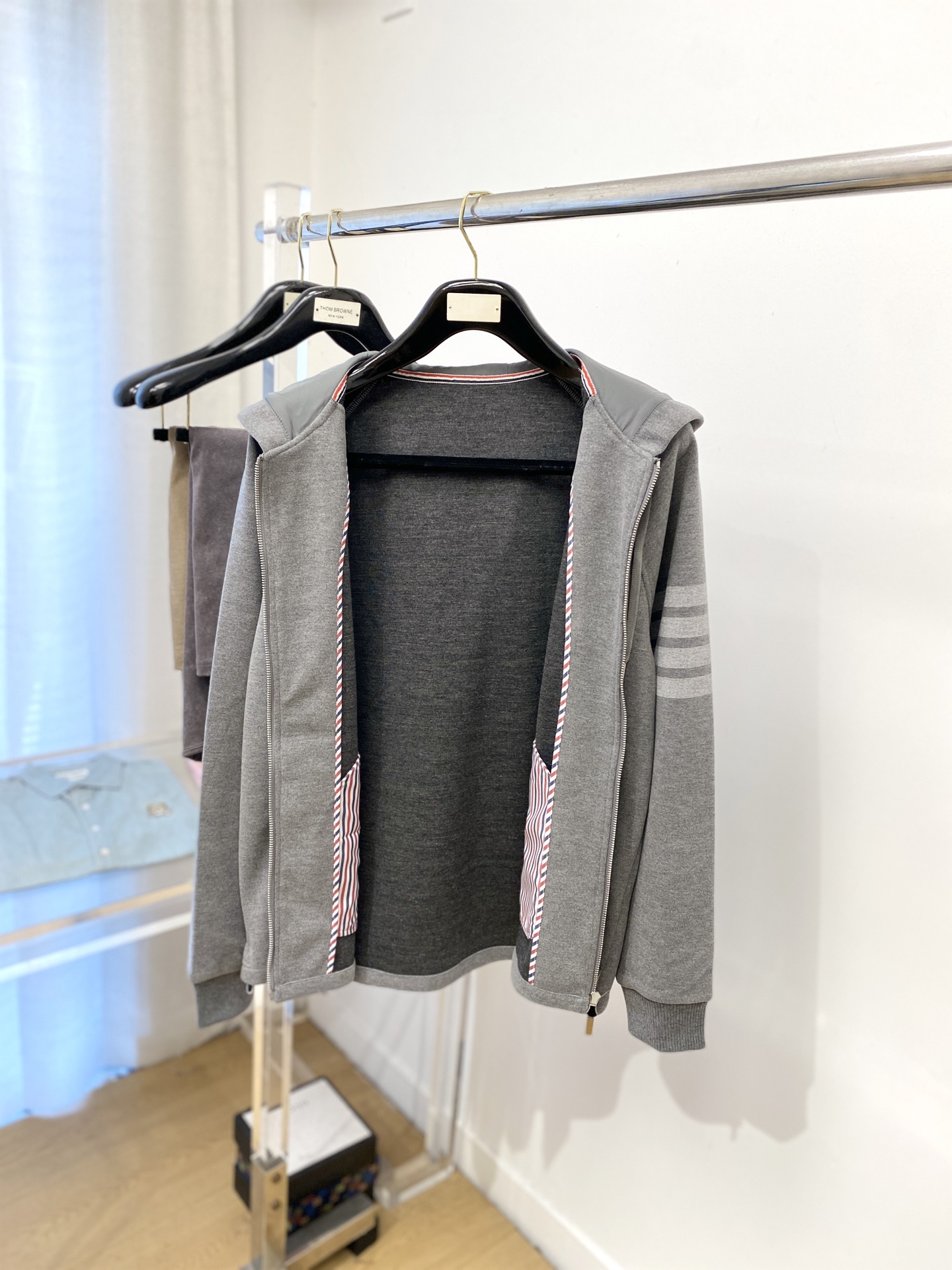 TB、2025新品卫衣外套，时尚帅气，衣下刺绣织带字母logo，简约百搭款，定制原版面料，不仅挺括，保持