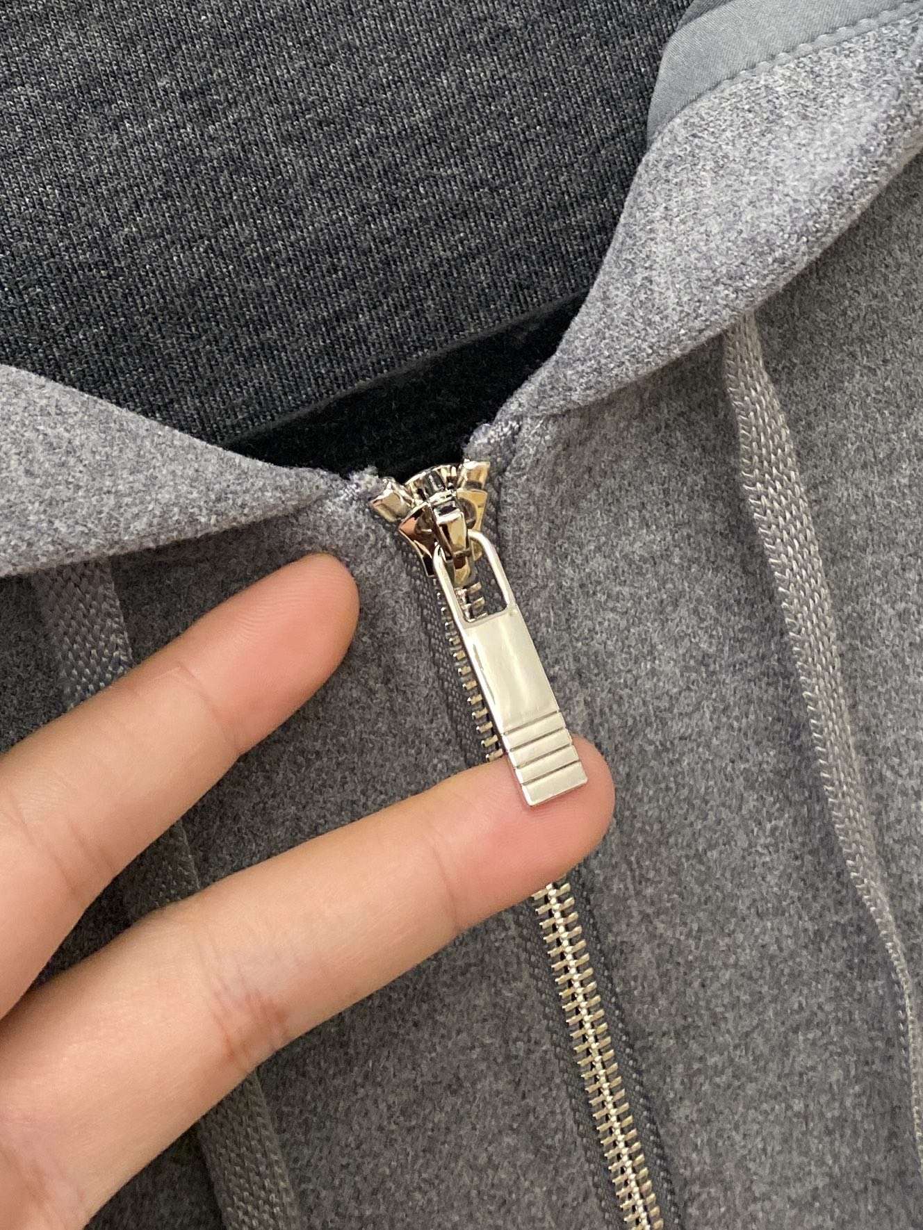 TB、2025新品卫衣外套，时尚帅气，衣下刺绣织带字母logo，简约百搭款，定制原版面料，不仅挺括，保持