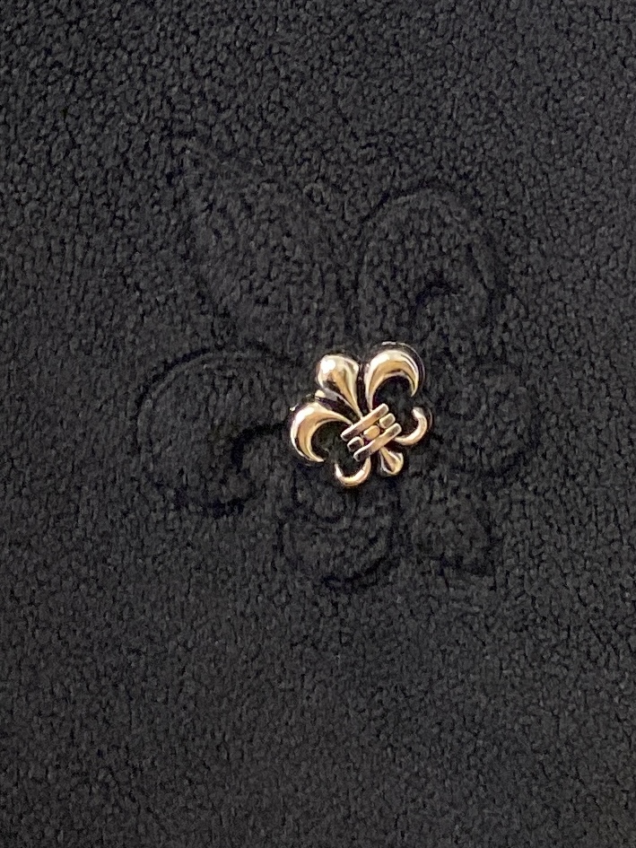 克罗心、2025新品羊遮绒外套，时尚帅气，胸前五金装饰图案logo，简约百搭款，定制原版面料，不仅挺括，