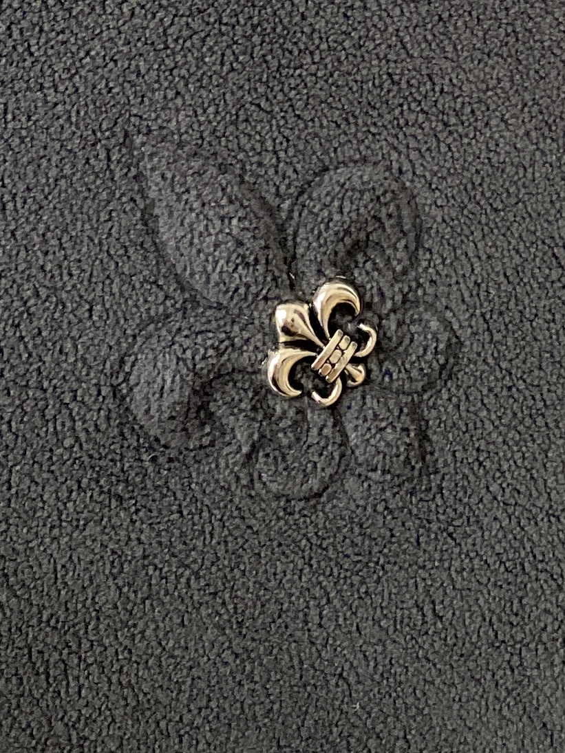 克罗心、2025新品羊遮绒外套，时尚帅气，胸前五金装饰图案logo，简约百搭款，定制原版面料，不仅挺括，