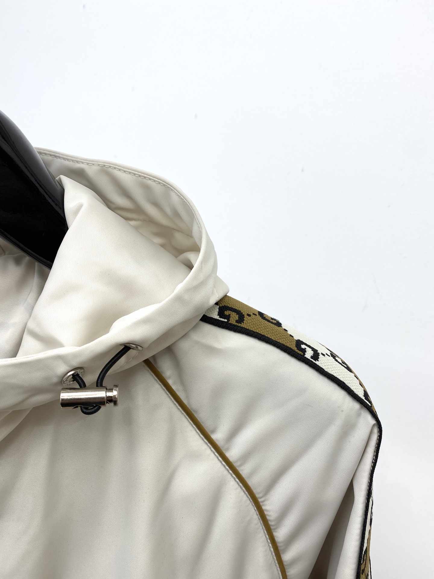 古奇、2025新品夹克外套，时尚帅气，简约百搭款，胸前精致刺绣字母logo，定制原版面料，不仅挺括，保持